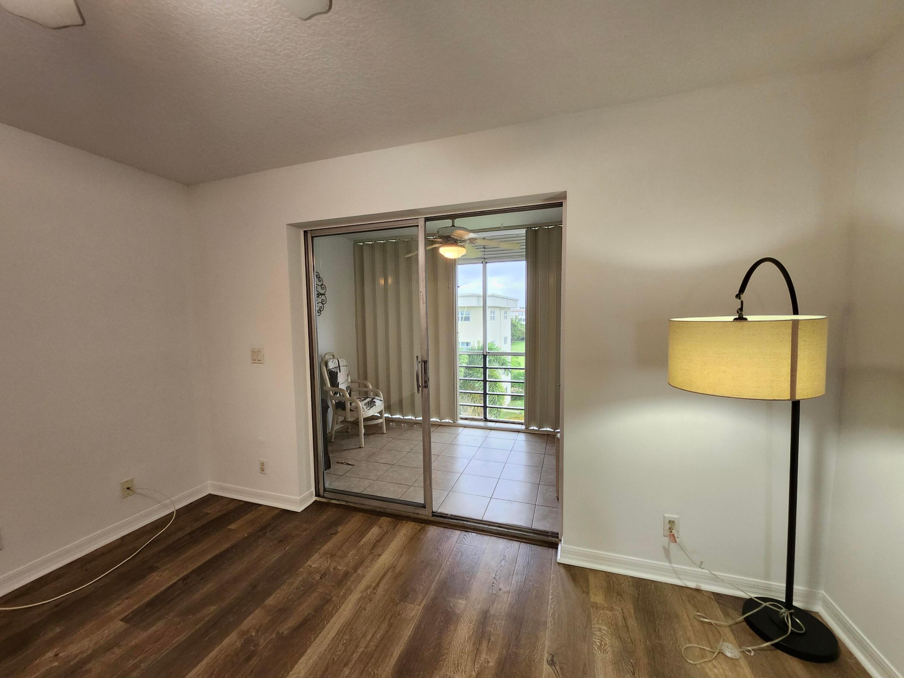 VILLAGE ROYALE EMERALD GREEN CONDO - Residential
