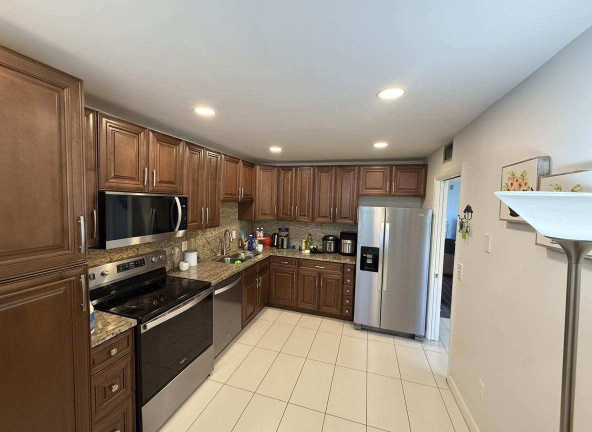 LAKE FOREST CONDO - Residential
