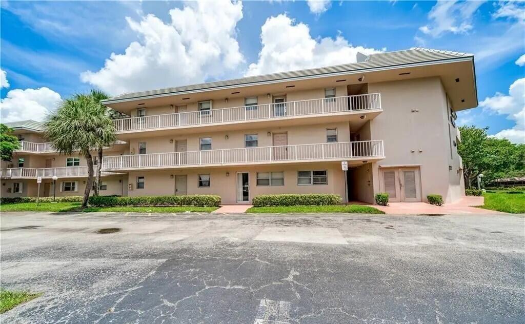 LAKE FOREST CONDO - Residential