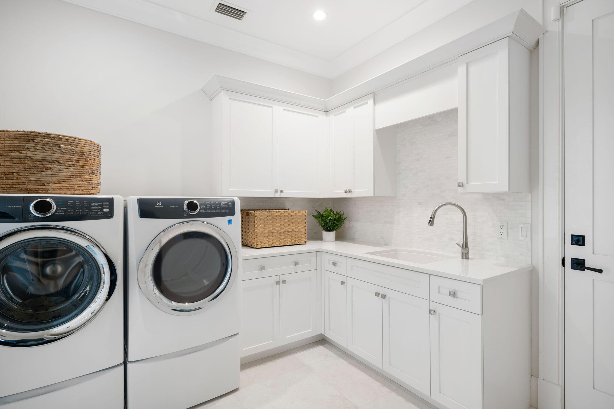 REPLAT OF RIOMAR BAY UNIT 1 - Residential