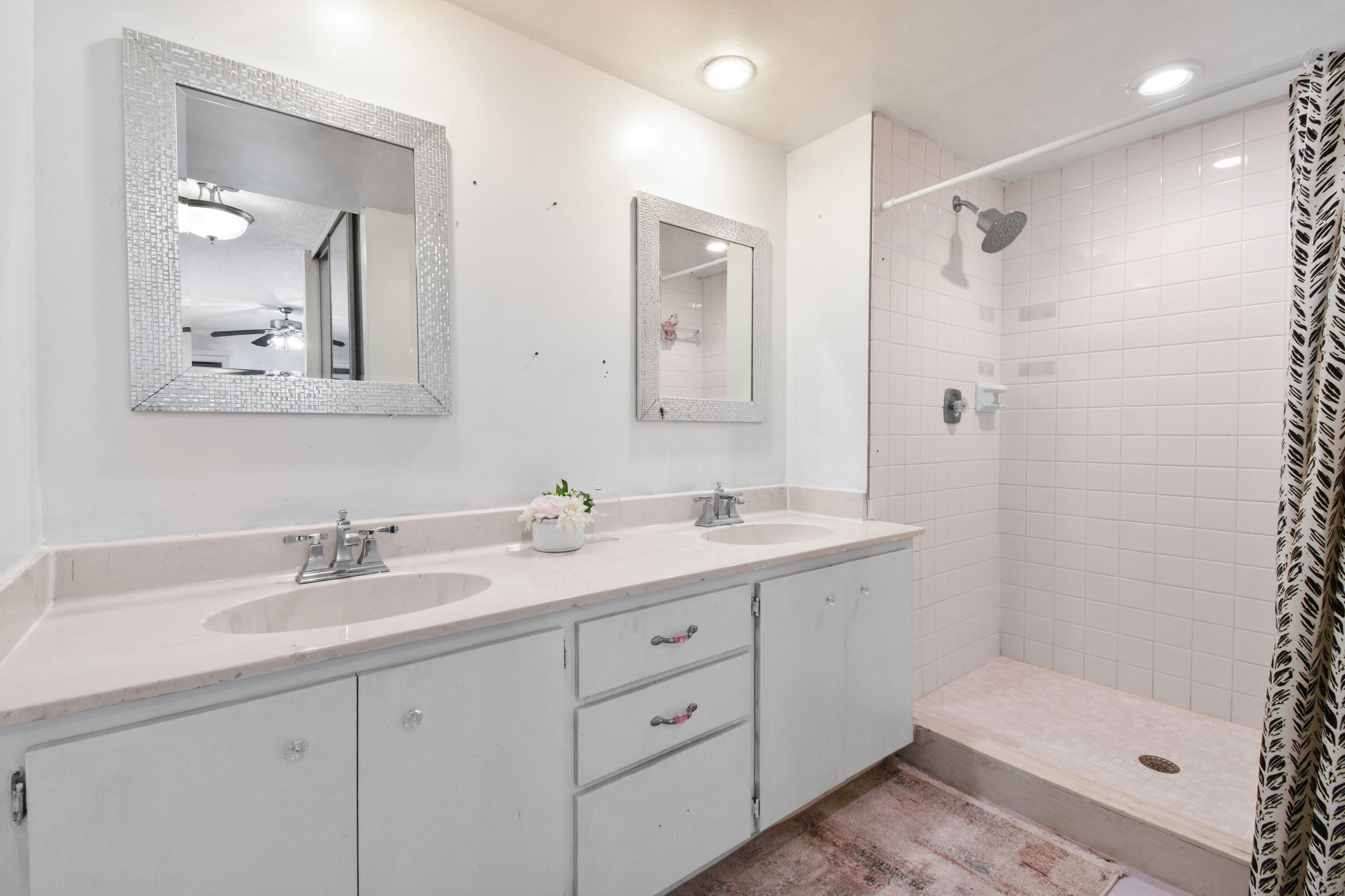 SHERWOOD LAKES - Residential