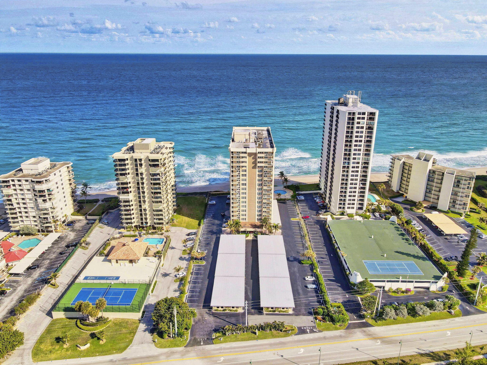 AQUARIUS CONDO - Residential