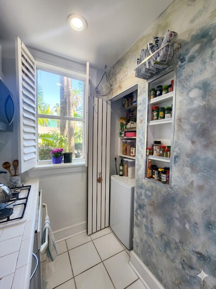 THE ESPLANADE BEACH CONDO - Residential