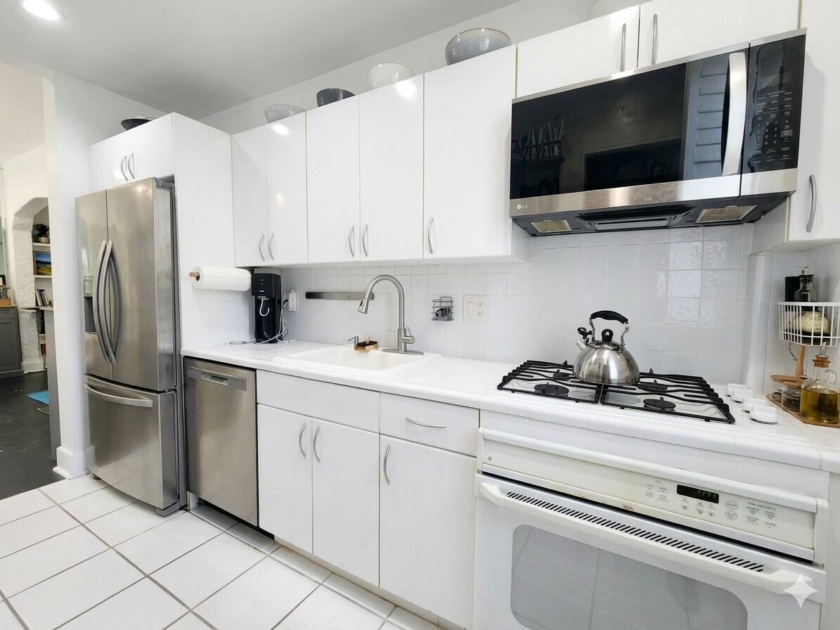 THE ESPLANADE BEACH CONDO - Residential