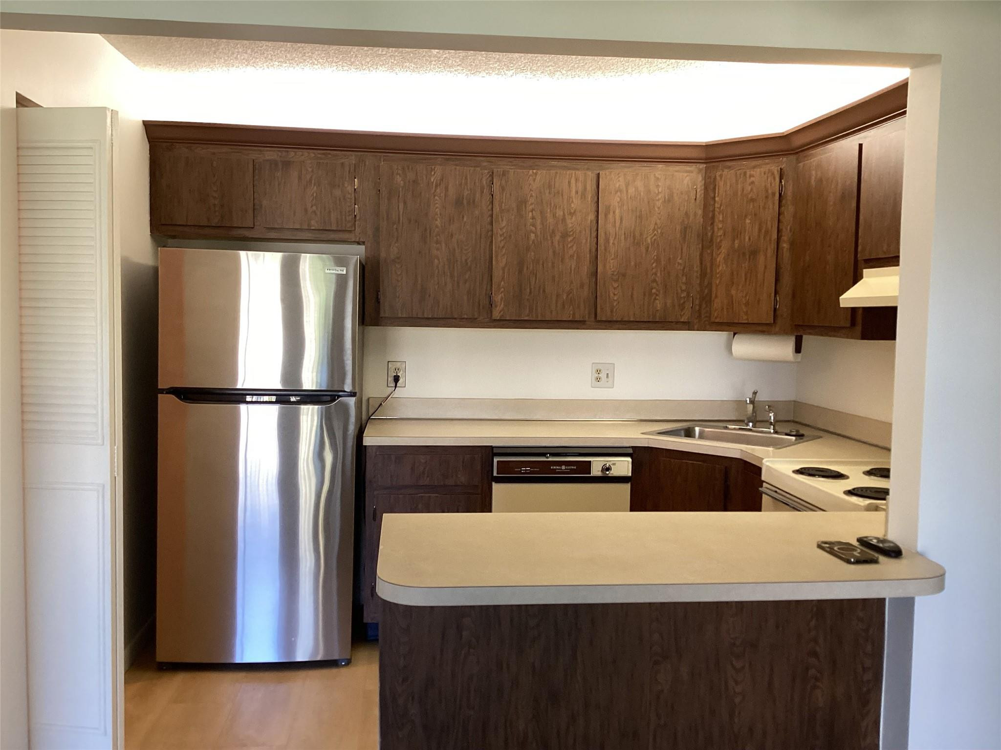 PINE RIDGE SOUTH IV CONDO - Residential