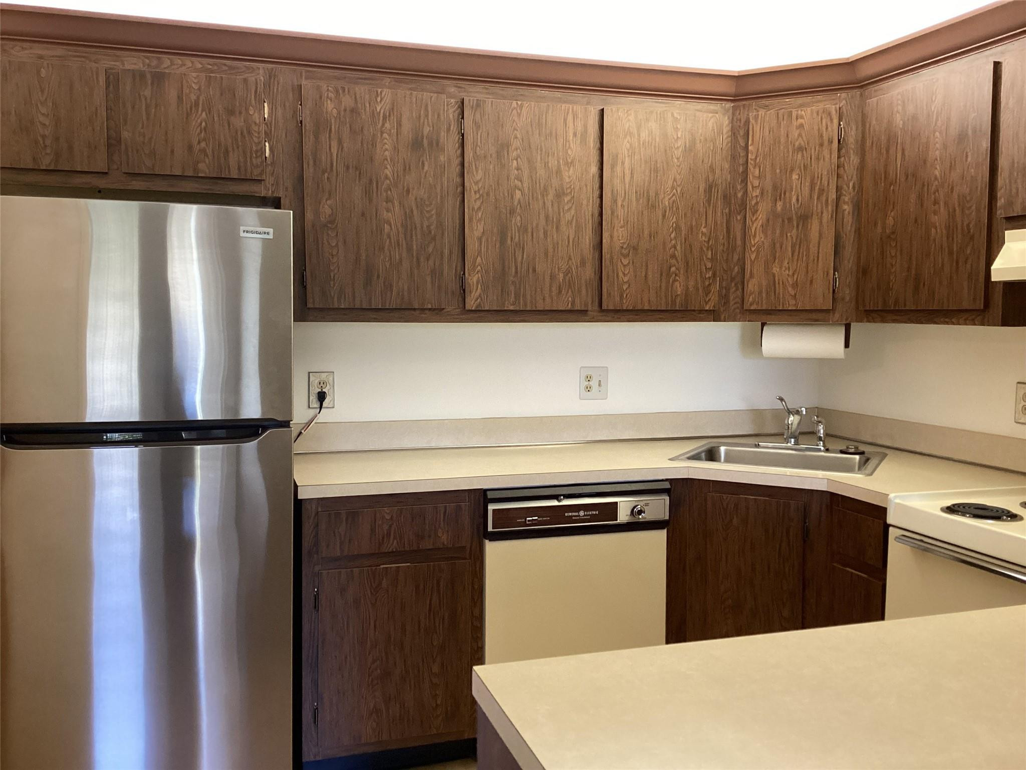 PINE RIDGE SOUTH IV CONDO - Residential