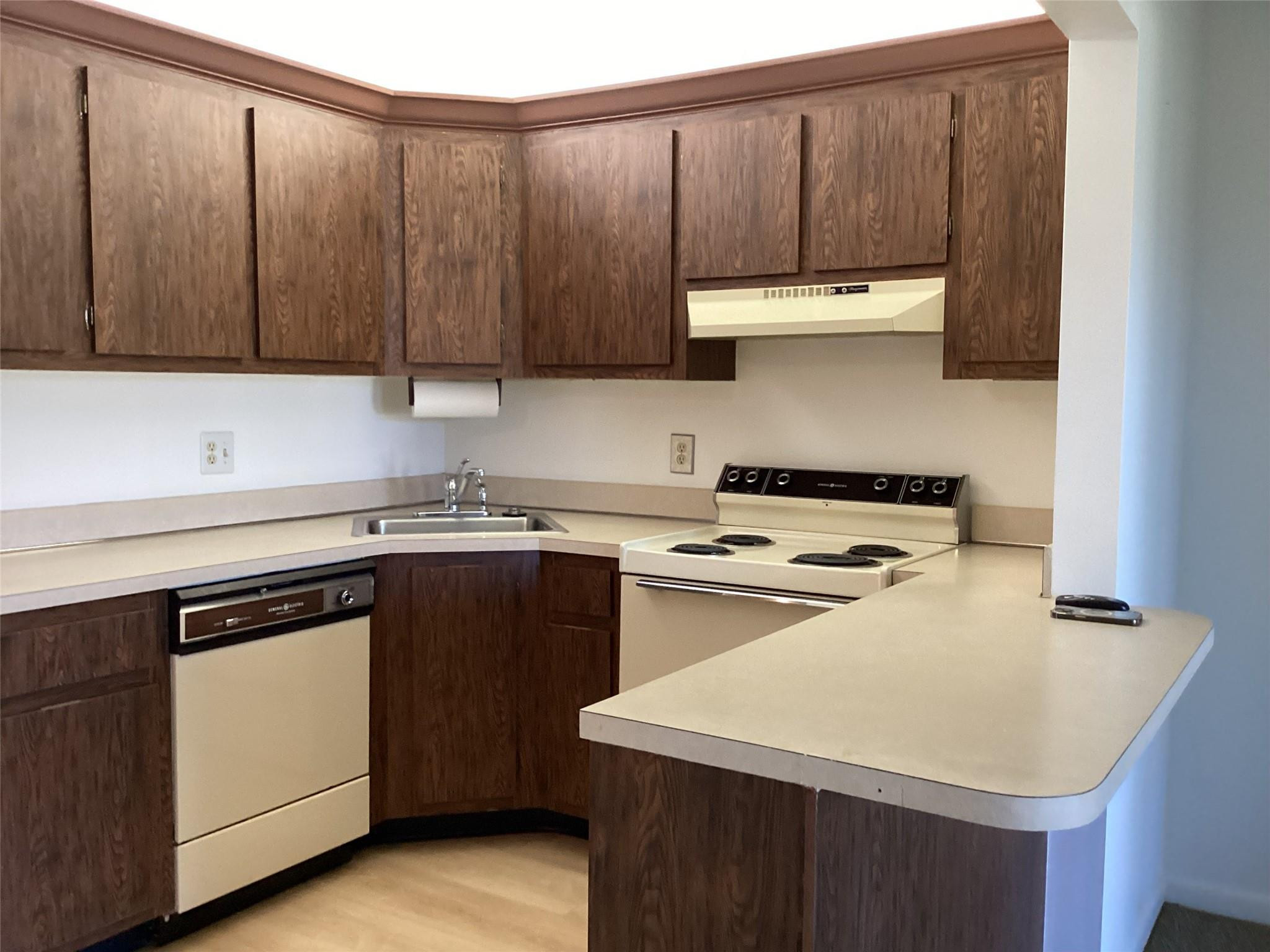 PINE RIDGE SOUTH IV CONDO - Residential