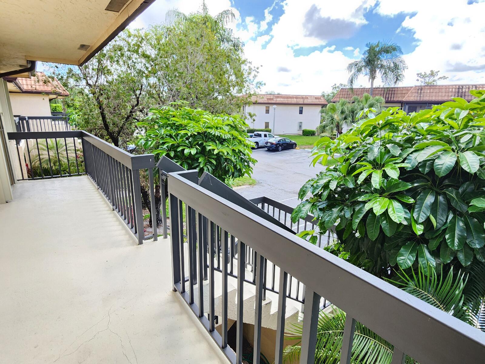 LUCERNE LAKES GOLF COLONY COND - Residential Lease