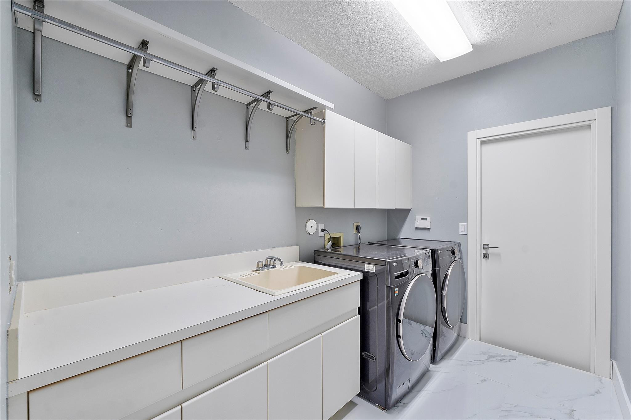 SECTOR 6 - Residential Lease