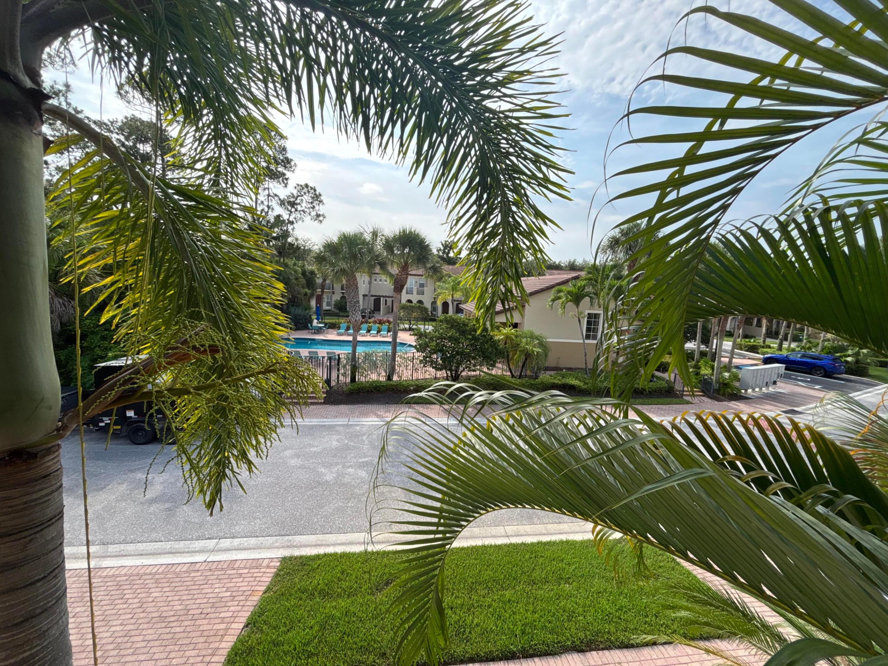 VENTURA GREENS AT EMERALD DUNES CONDO - Residential Lease