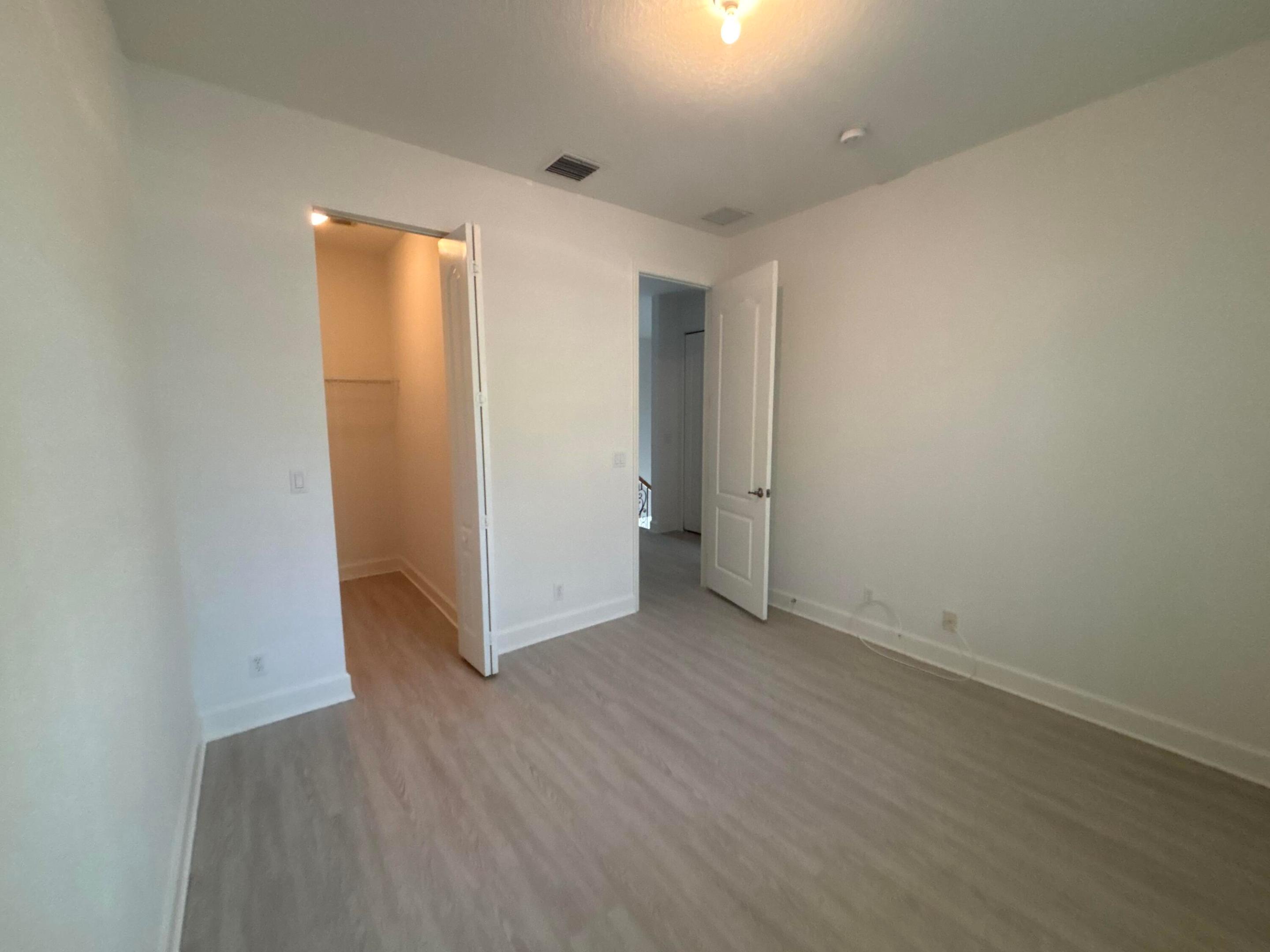VENTURA GREENS AT EMERALD DUNES CONDO - Residential Lease