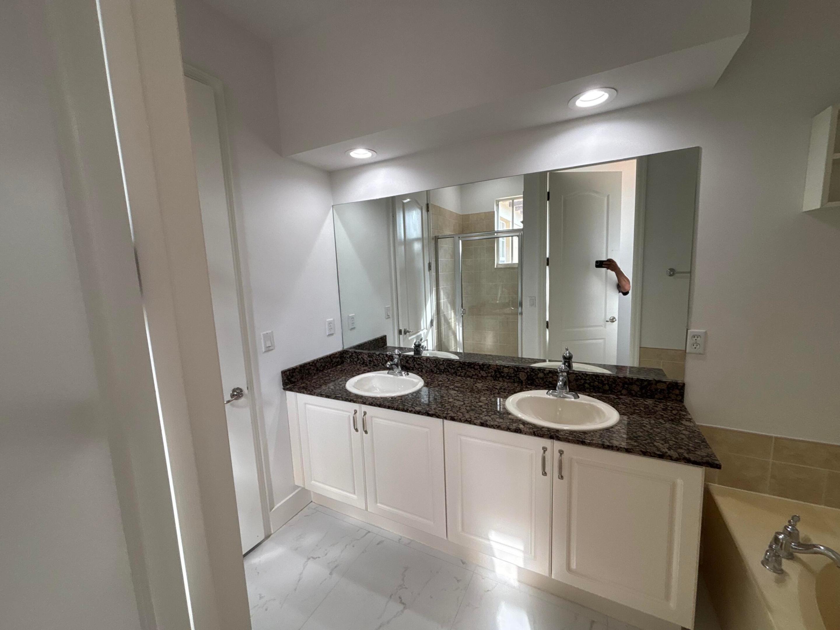 VENTURA GREENS AT EMERALD DUNES CONDO - Residential Lease