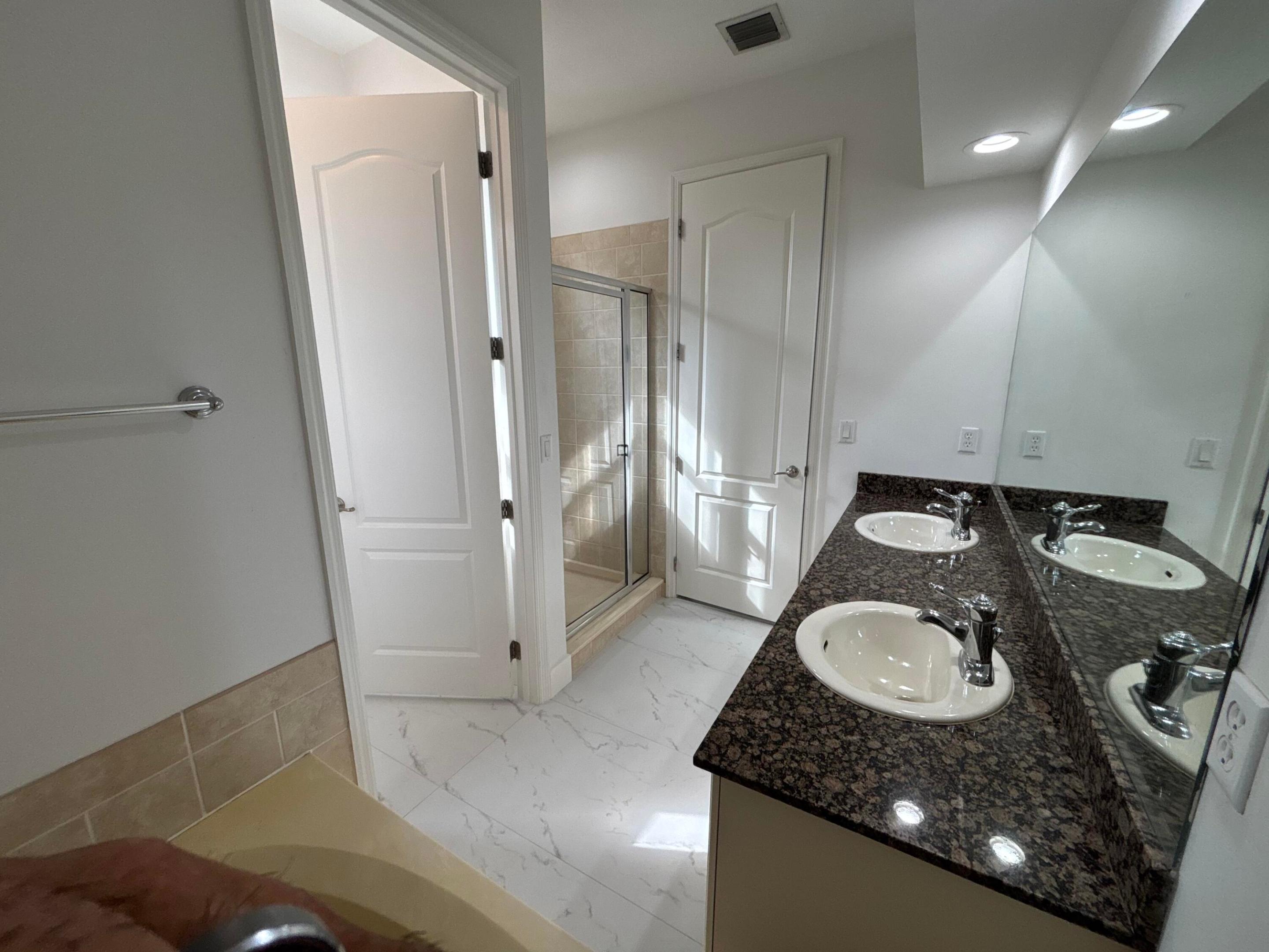 VENTURA GREENS AT EMERALD DUNES CONDO - Residential Lease