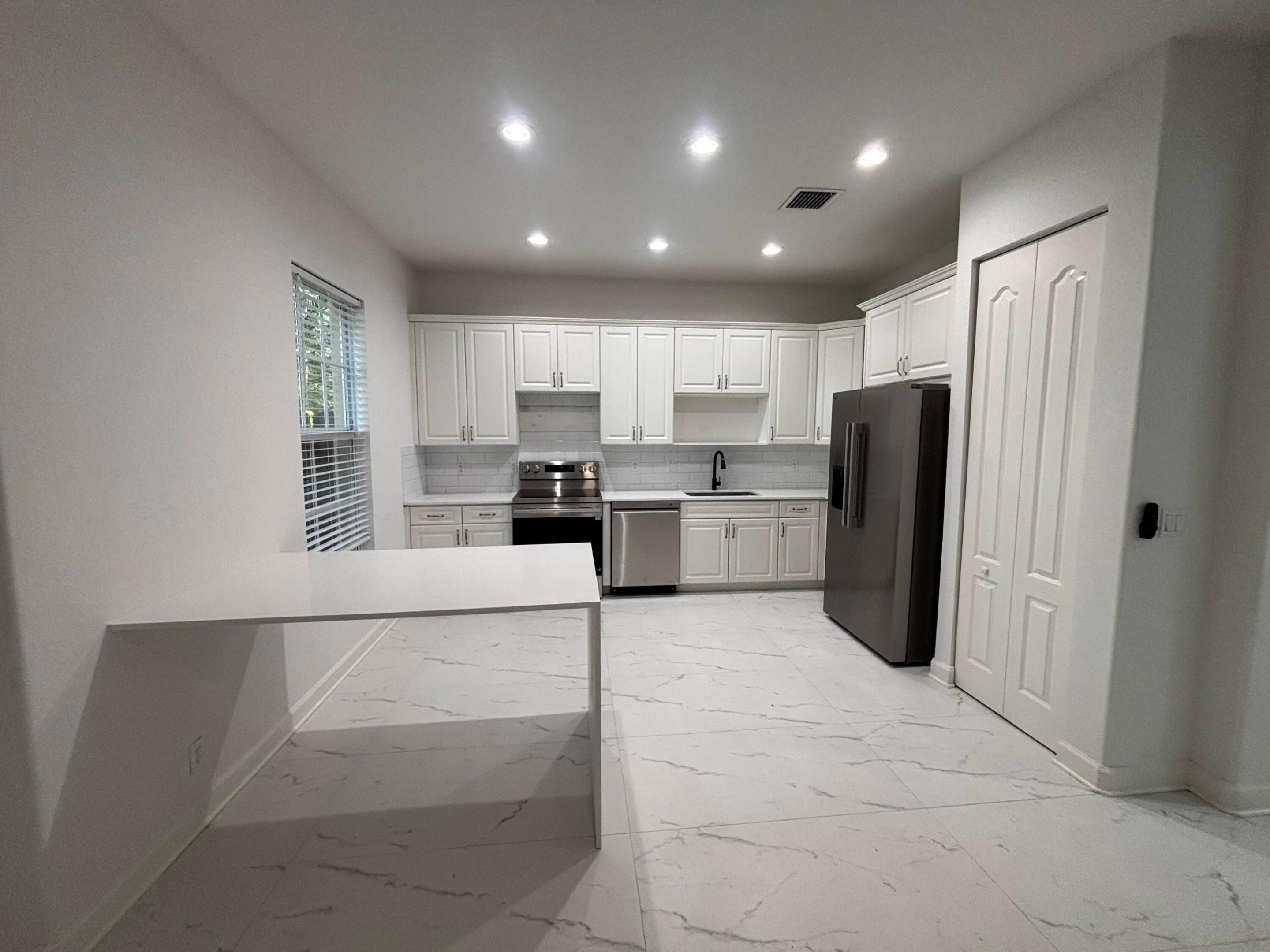 VENTURA GREENS AT EMERALD DUNES CONDO - Residential Lease