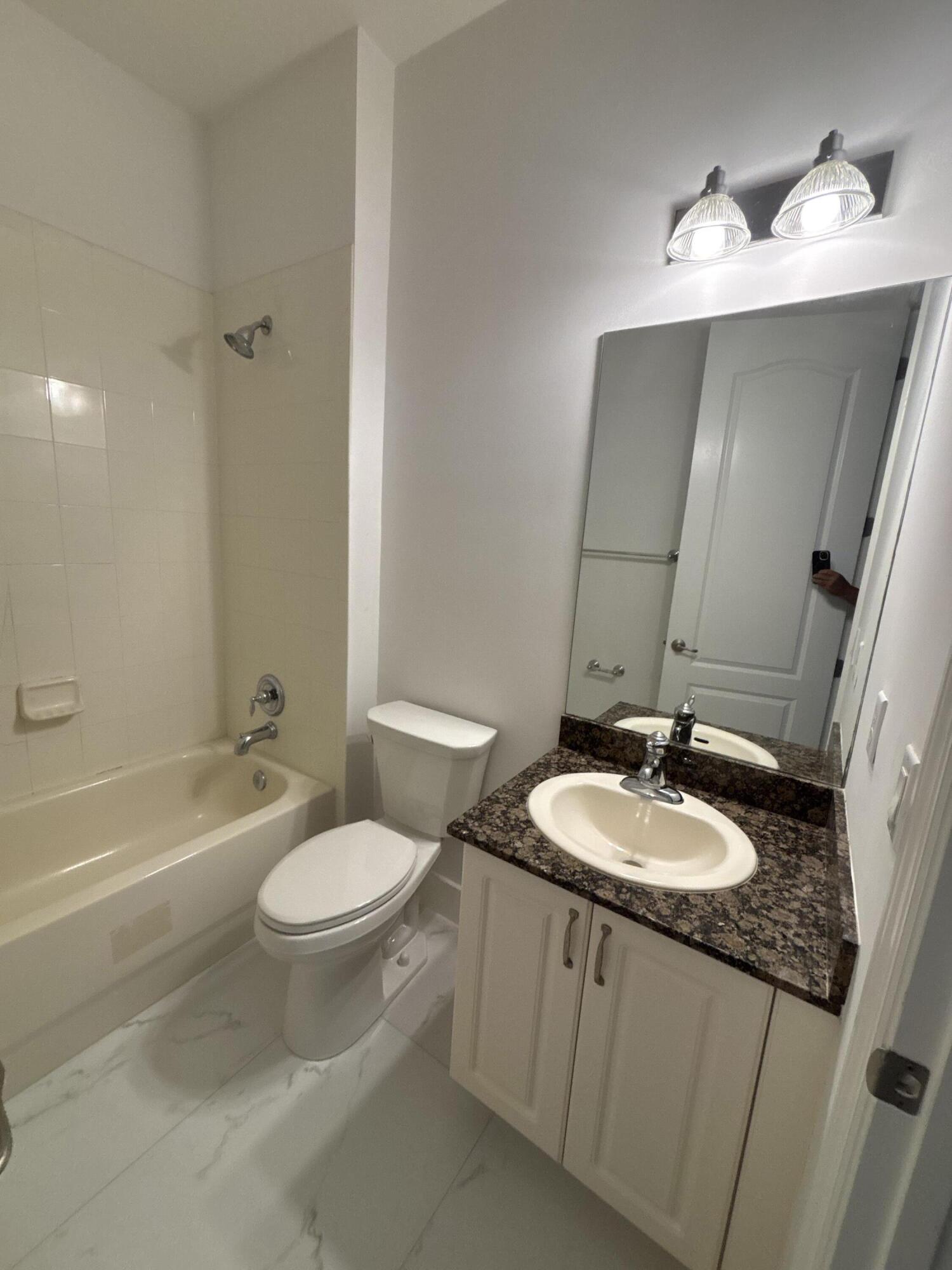 VENTURA GREENS AT EMERALD DUNES CONDO - Residential Lease