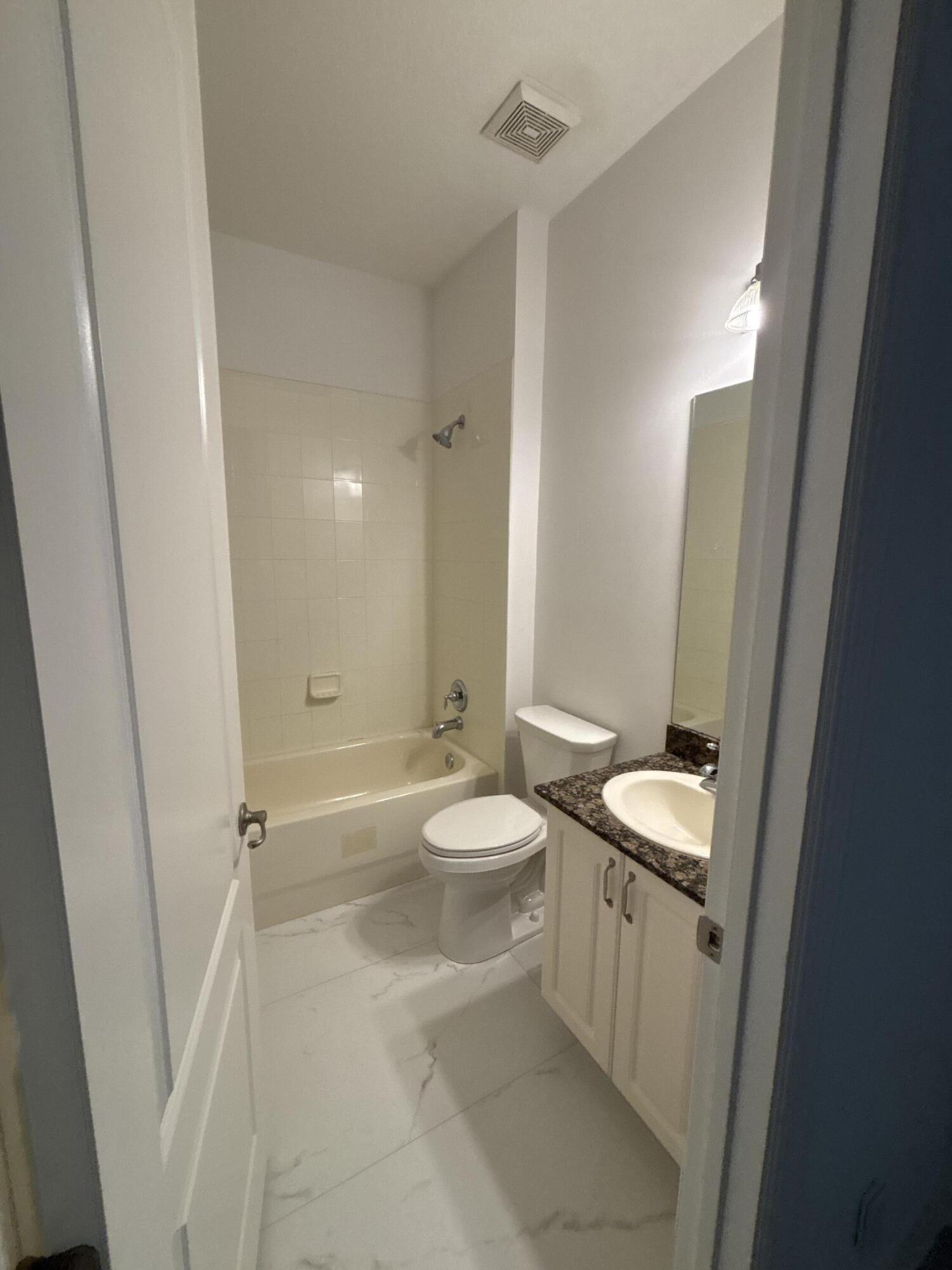 VENTURA GREENS AT EMERALD DUNES CONDO - Residential Lease
