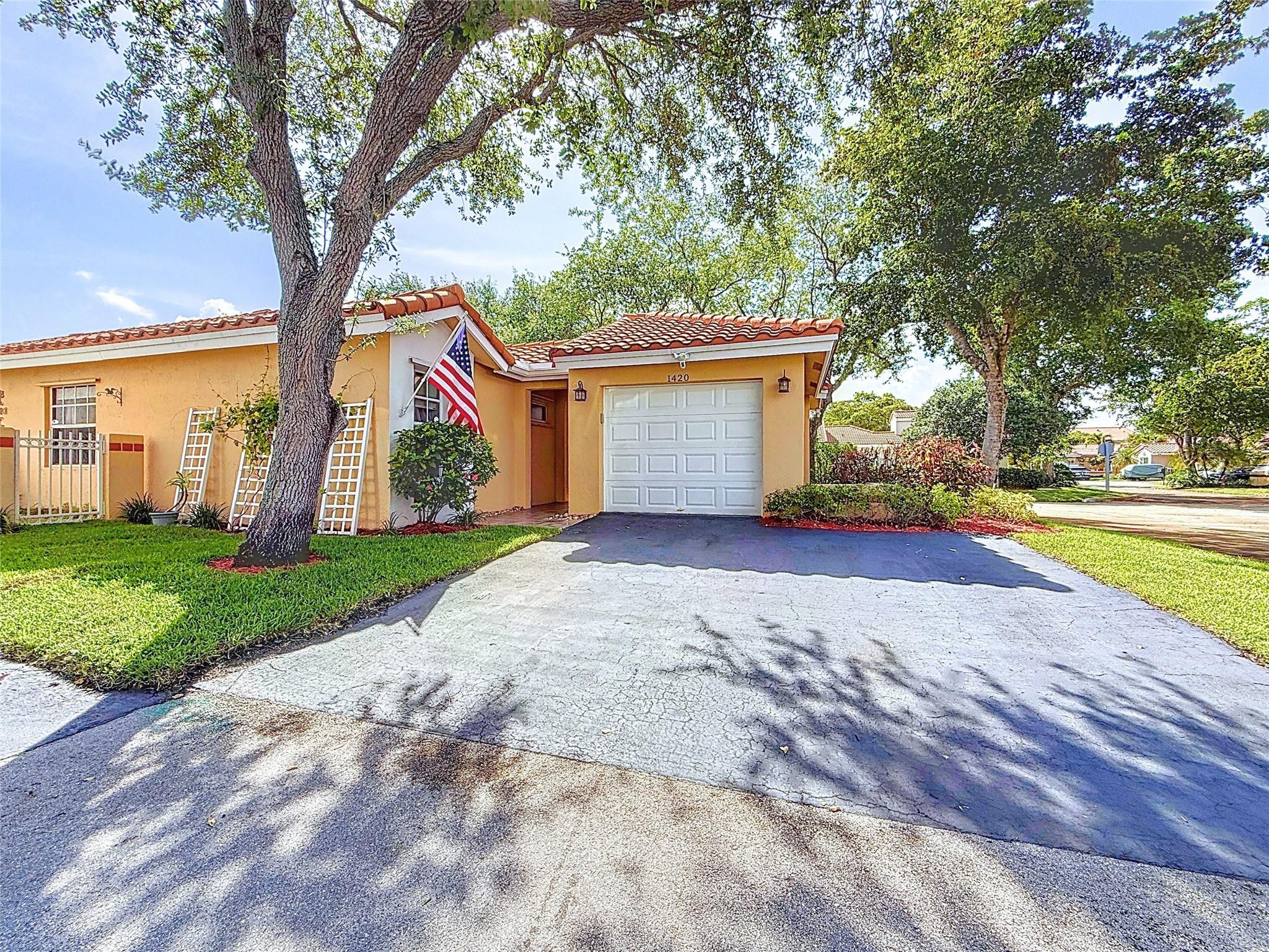 Welcome to your new home! A beautifully maintained 3BR, 2BA home in Weston's desirable Country Isles Garden Homes. Located on a quiet cul-de-sac, this single-story gem features vaulted ceilings, bay windows, and abundant natural light. Enjoy tile and luxury flooring throughout, an updated kitchen with wood cabinets, modern counters, and stainless steel appliances. Both bathrooms are tastefully remodeled. Relax on the screened patio or in the fenced backyard—ideal for family, friends, or entertaining. Additional highlights include a newer roof, A/C, and water heater approx. 2017. Minutes to Weston Town Center, great schools, parks, dining, and major highways. Low HOA $166/month includes pool and clubhouse. Move-in ready and full of charm!