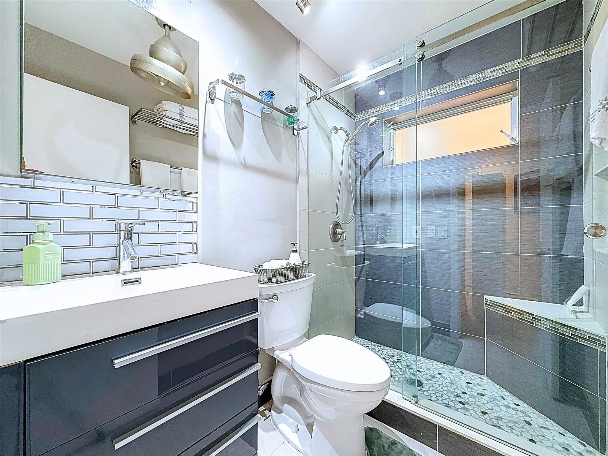 COUNTRY ISLES GARDEN HOMES - Residential
