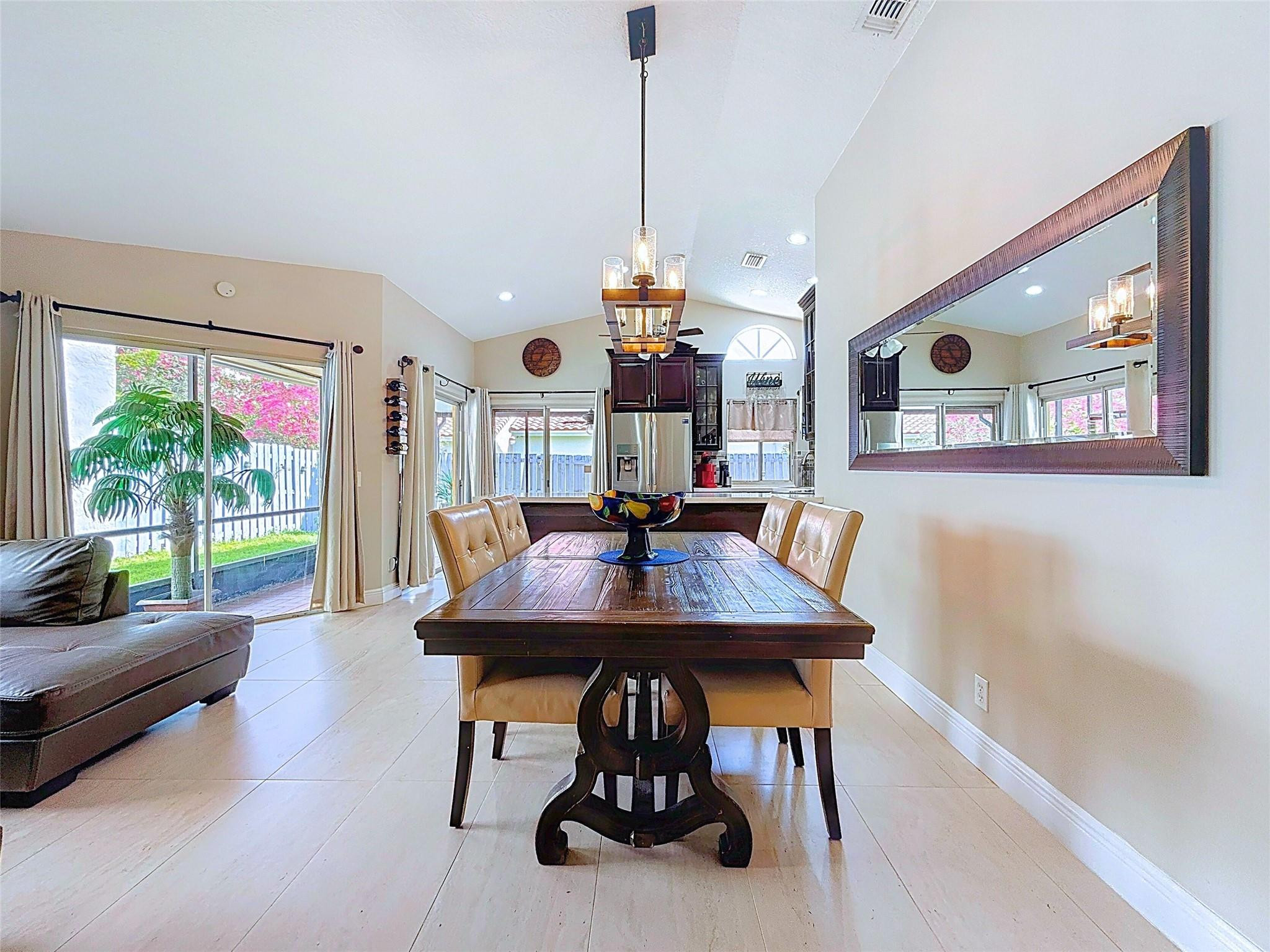 COUNTRY ISLES GARDEN HOMES - Residential