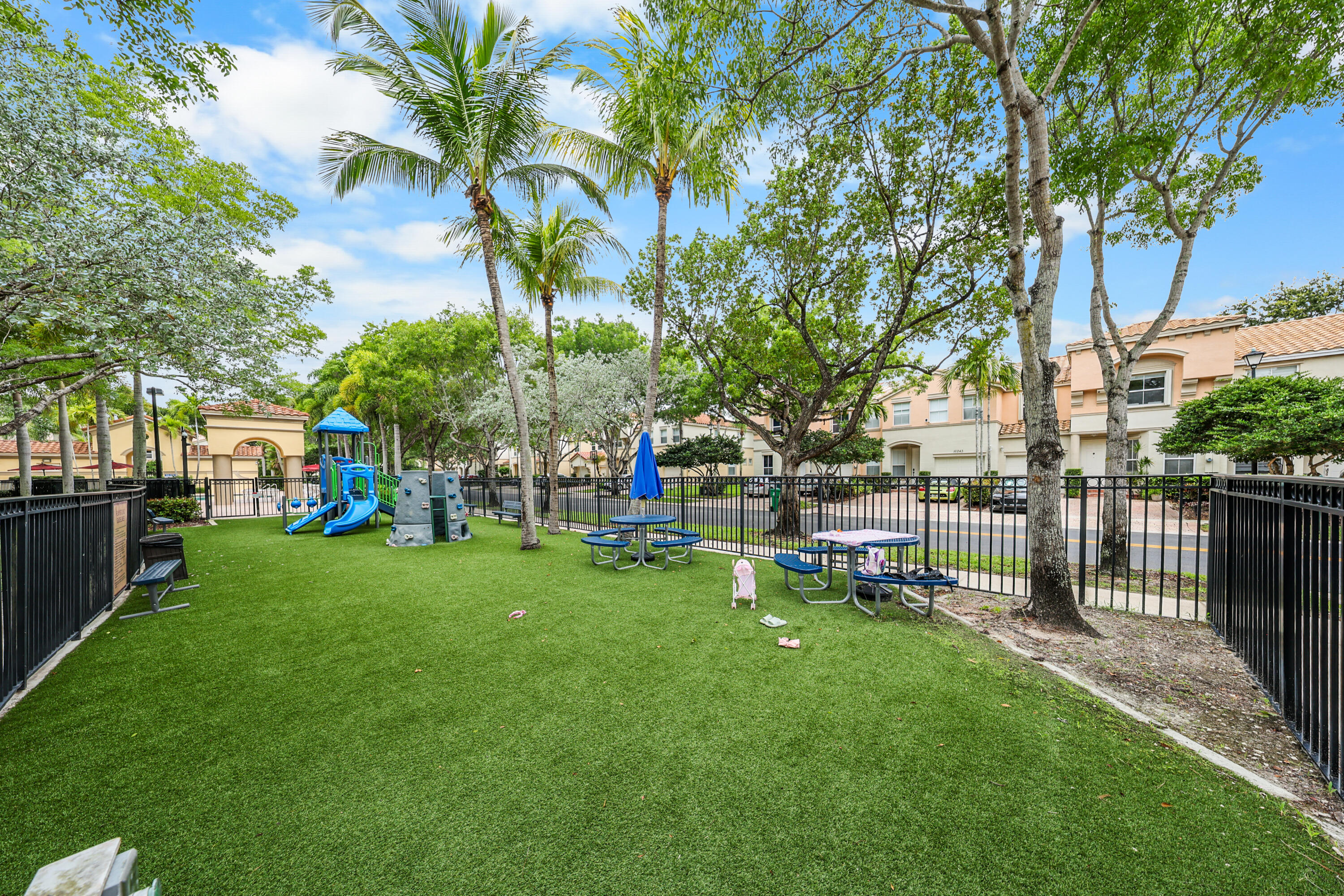 RIVIERA ISLES IV - Residential