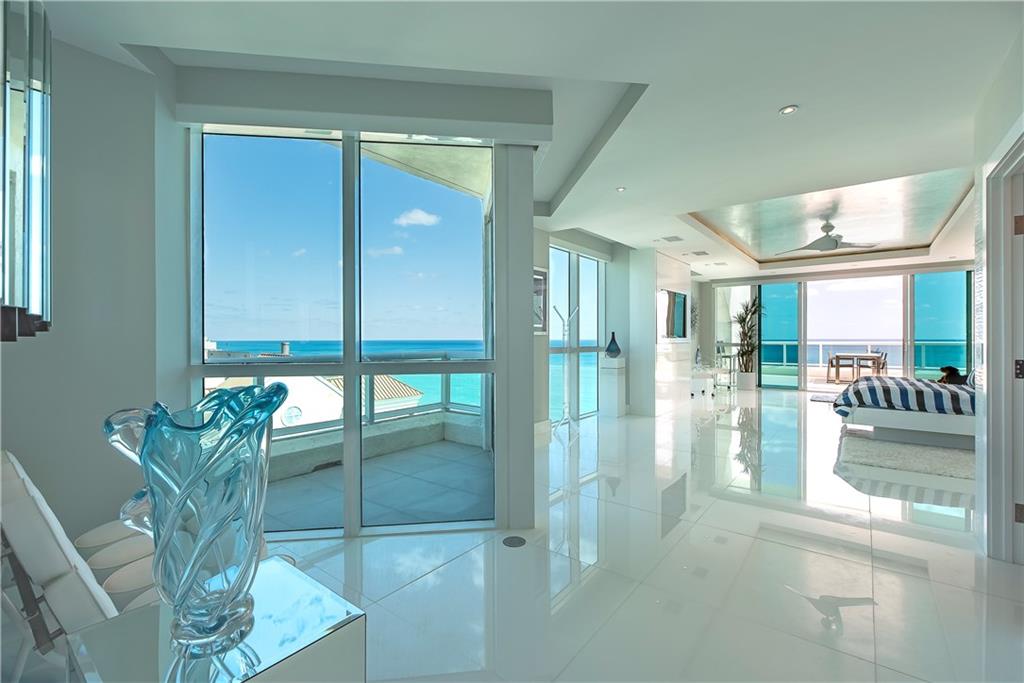 Las Olas Beach Club - Residential