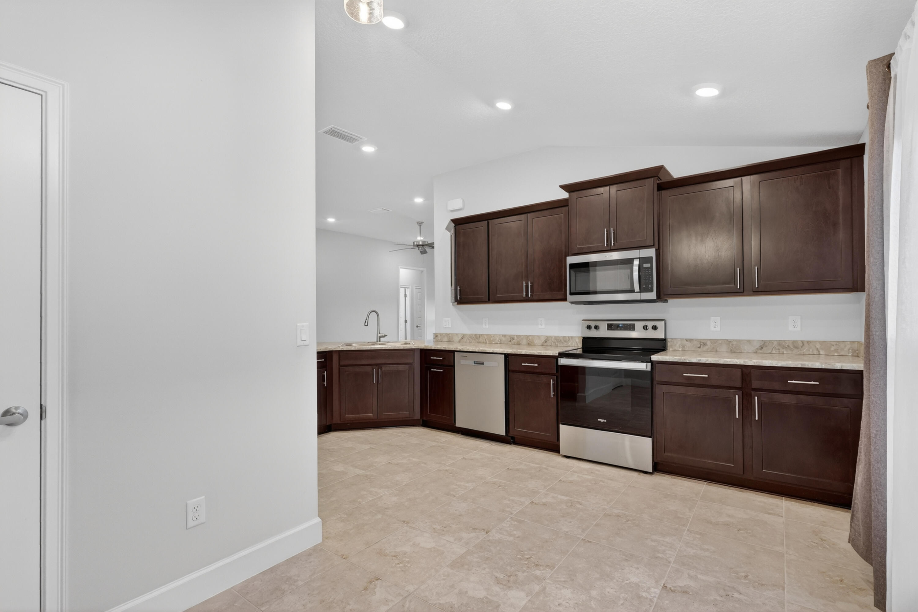 WATERSTONE PHASE THREE - Residential Lease