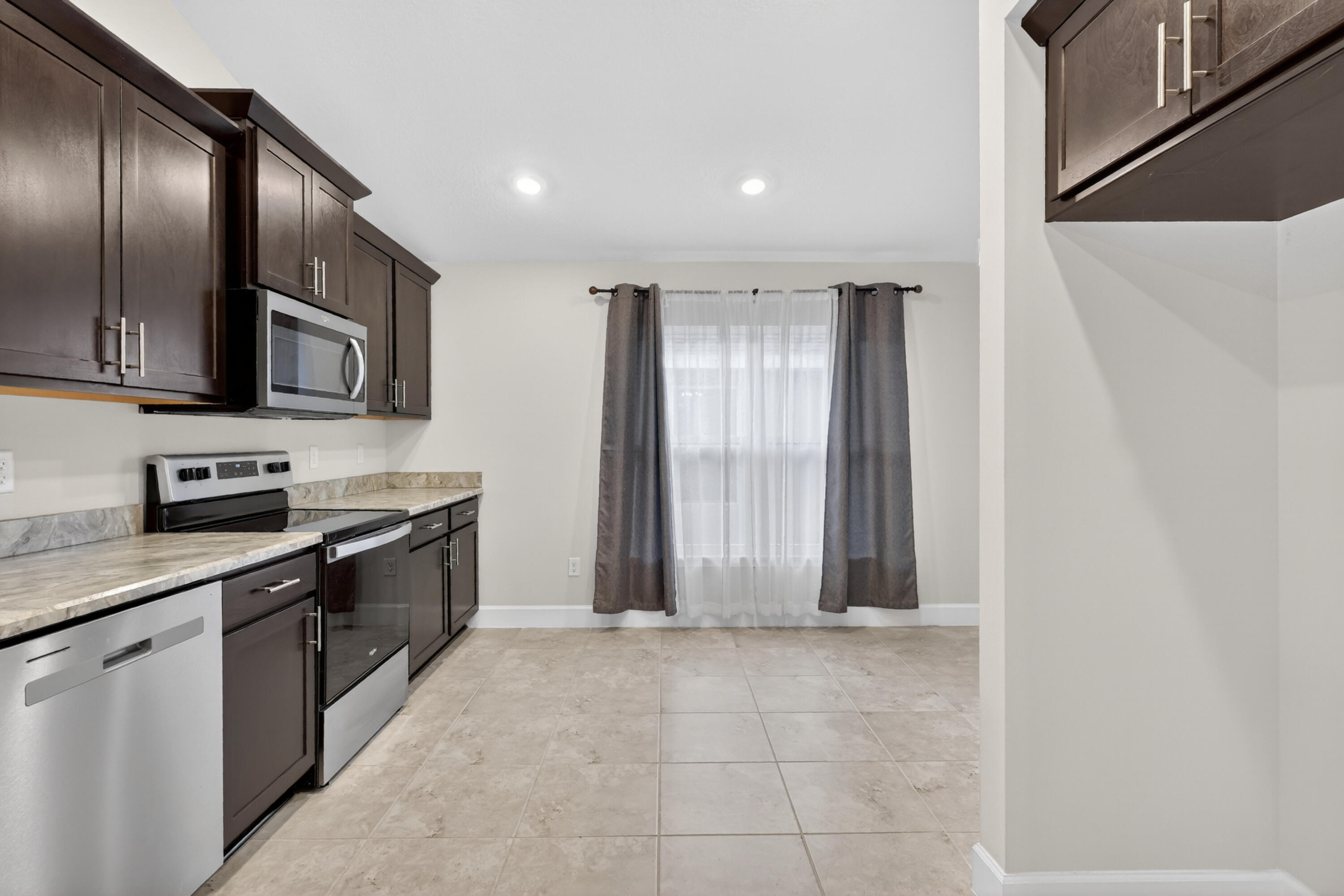 WATERSTONE PHASE THREE - Residential Lease