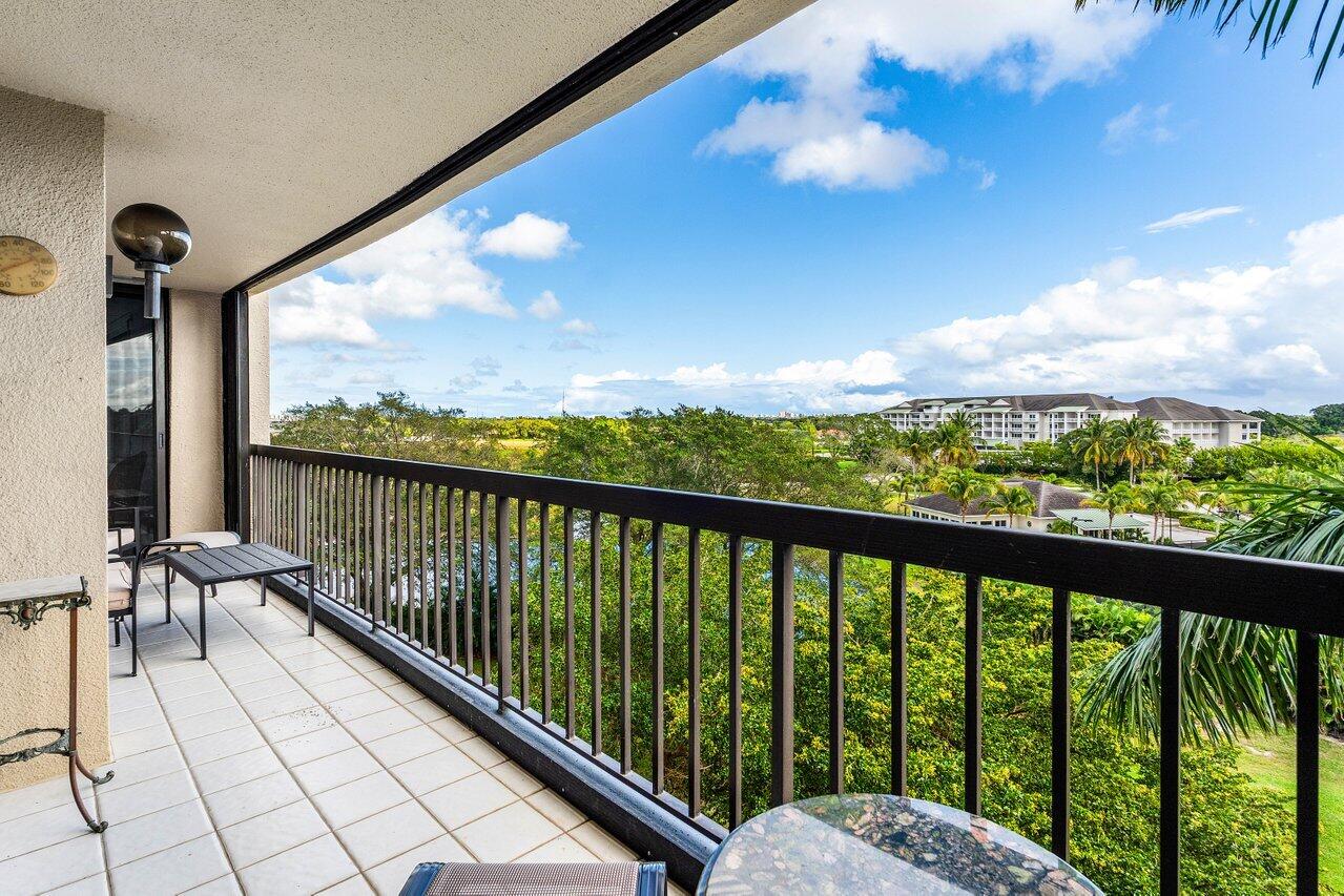 ENVOY CONDO - Residential