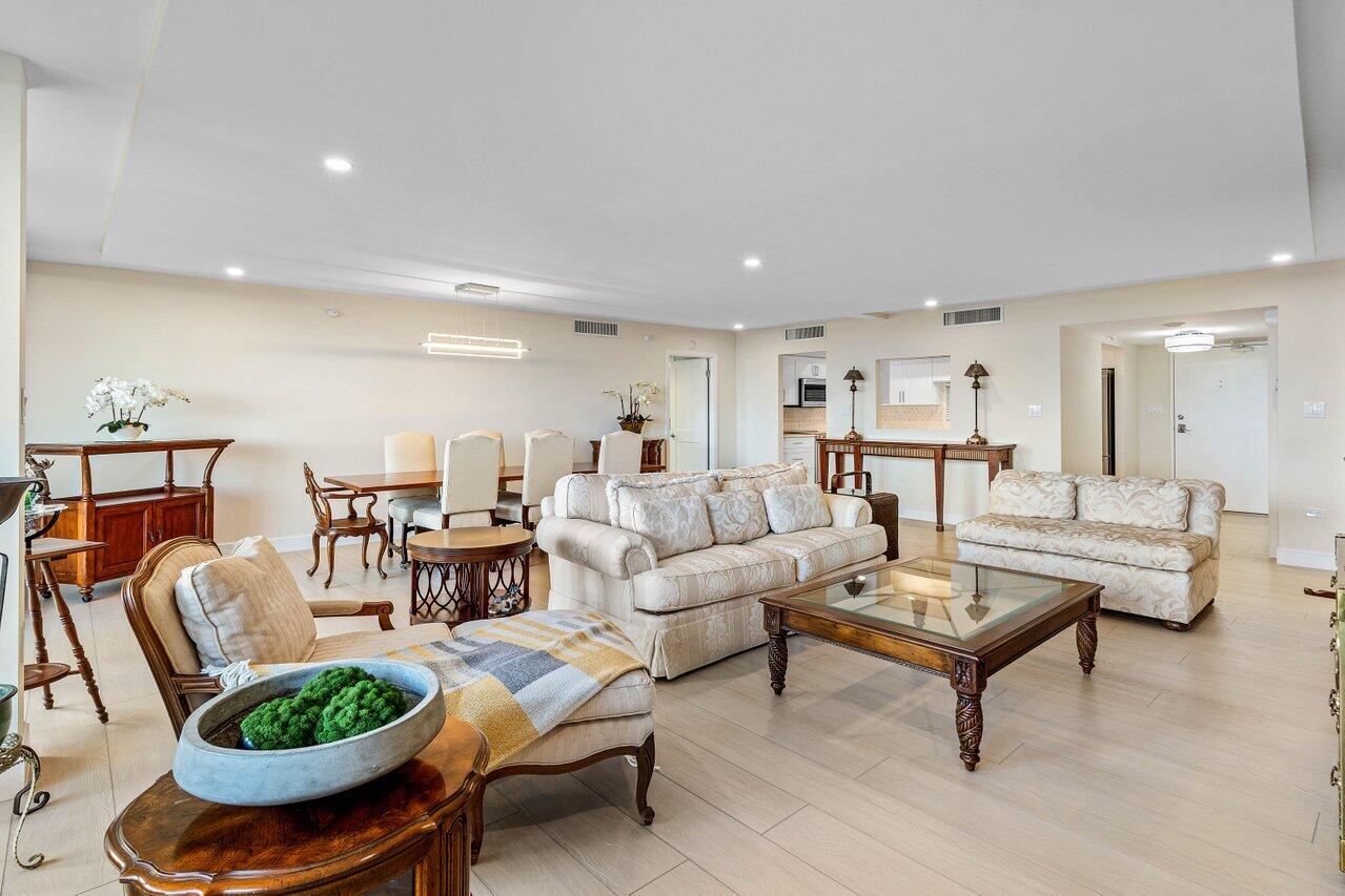 ENVOY CONDO - Residential