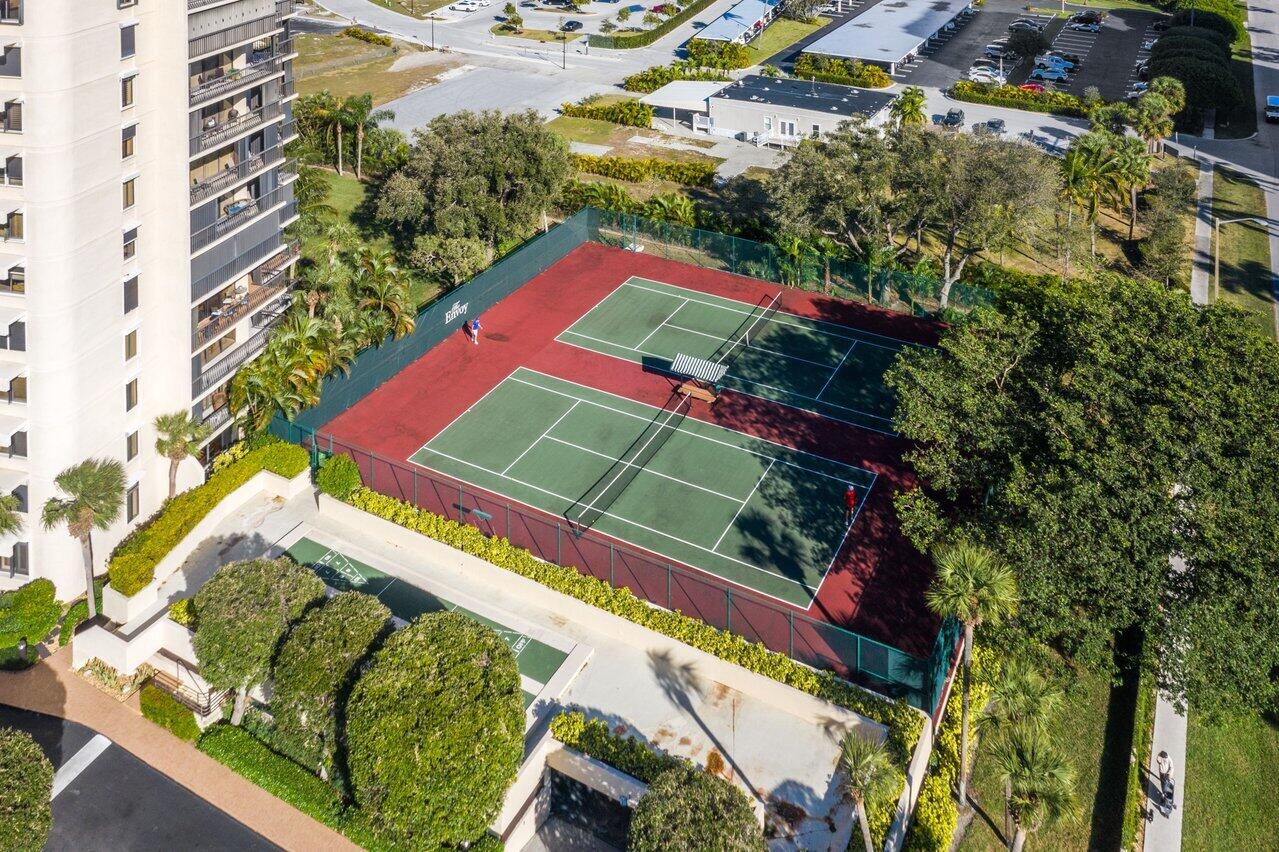 ENVOY CONDO - Residential