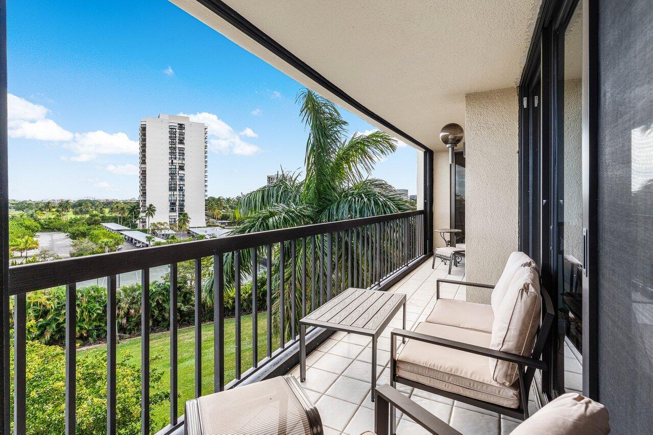 ENVOY CONDO - Residential