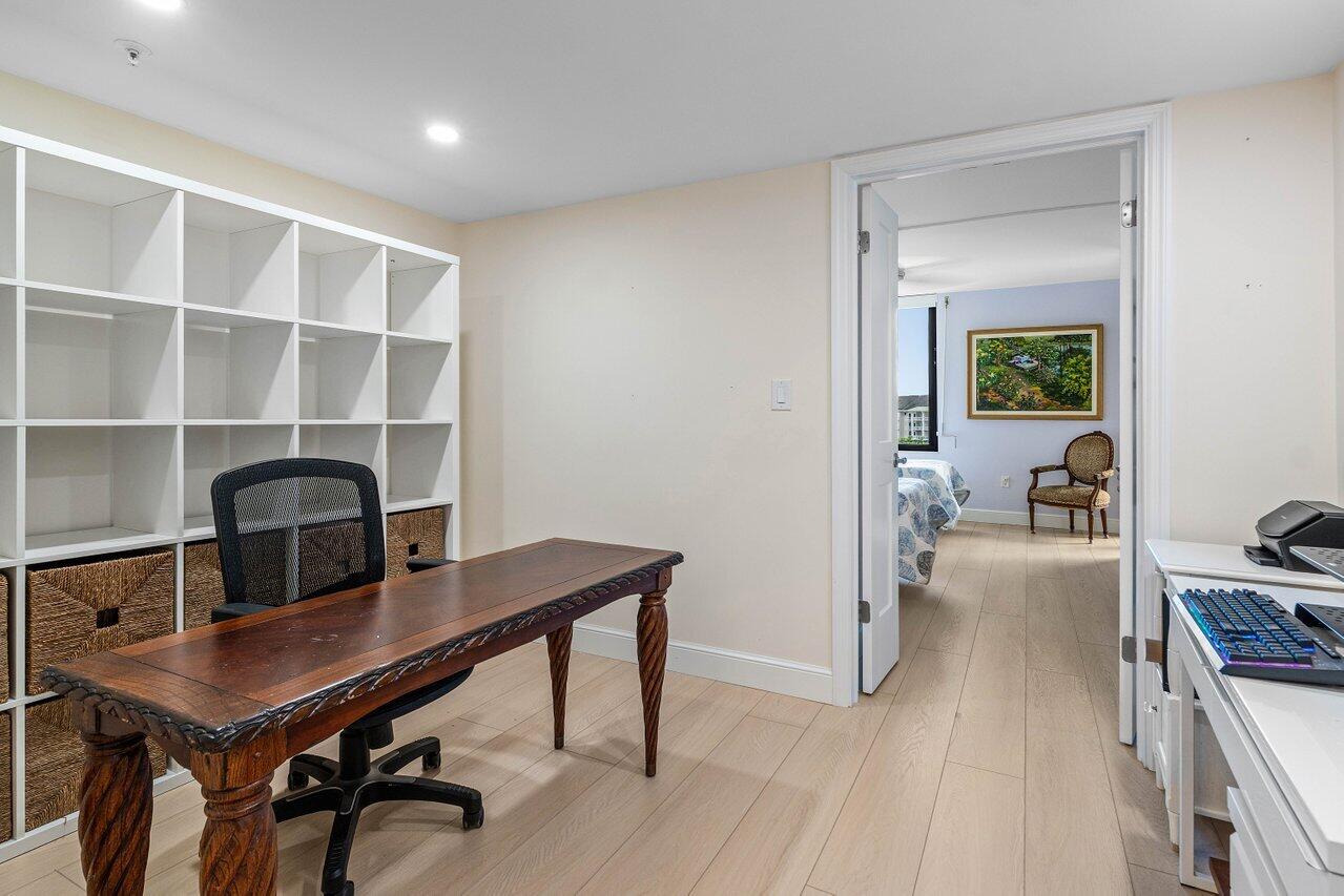 ENVOY CONDO - Residential