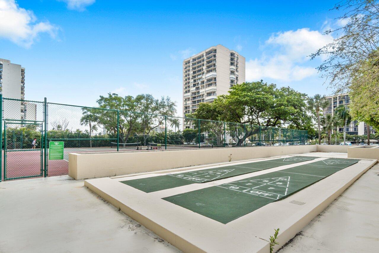ENVOY CONDO - Residential