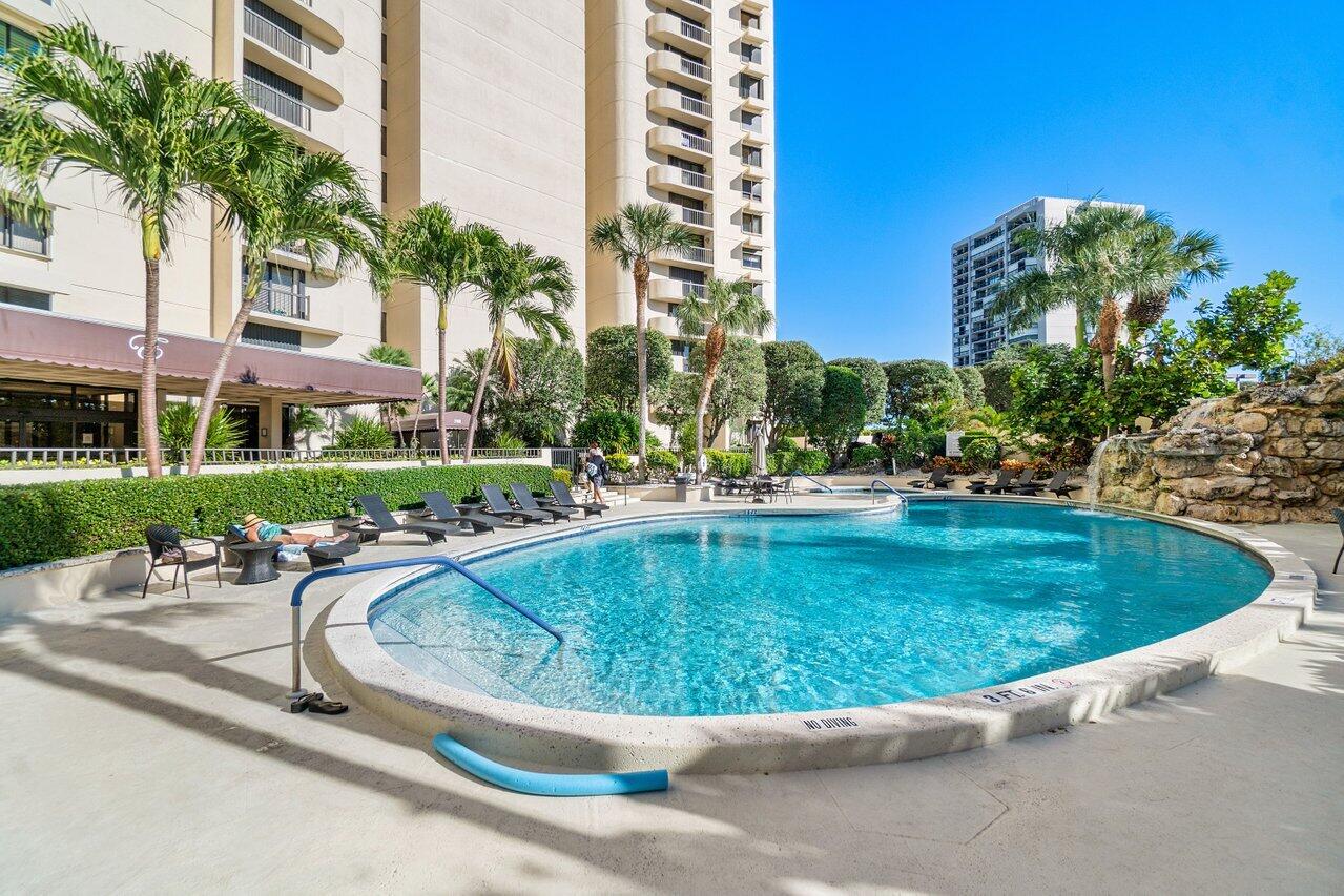 ENVOY CONDO - Residential
