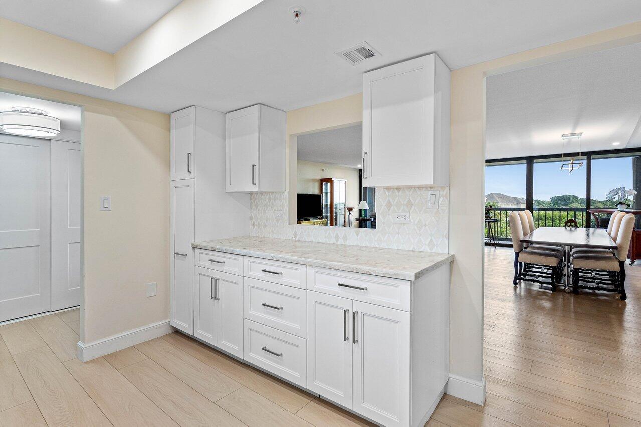ENVOY CONDO - Residential