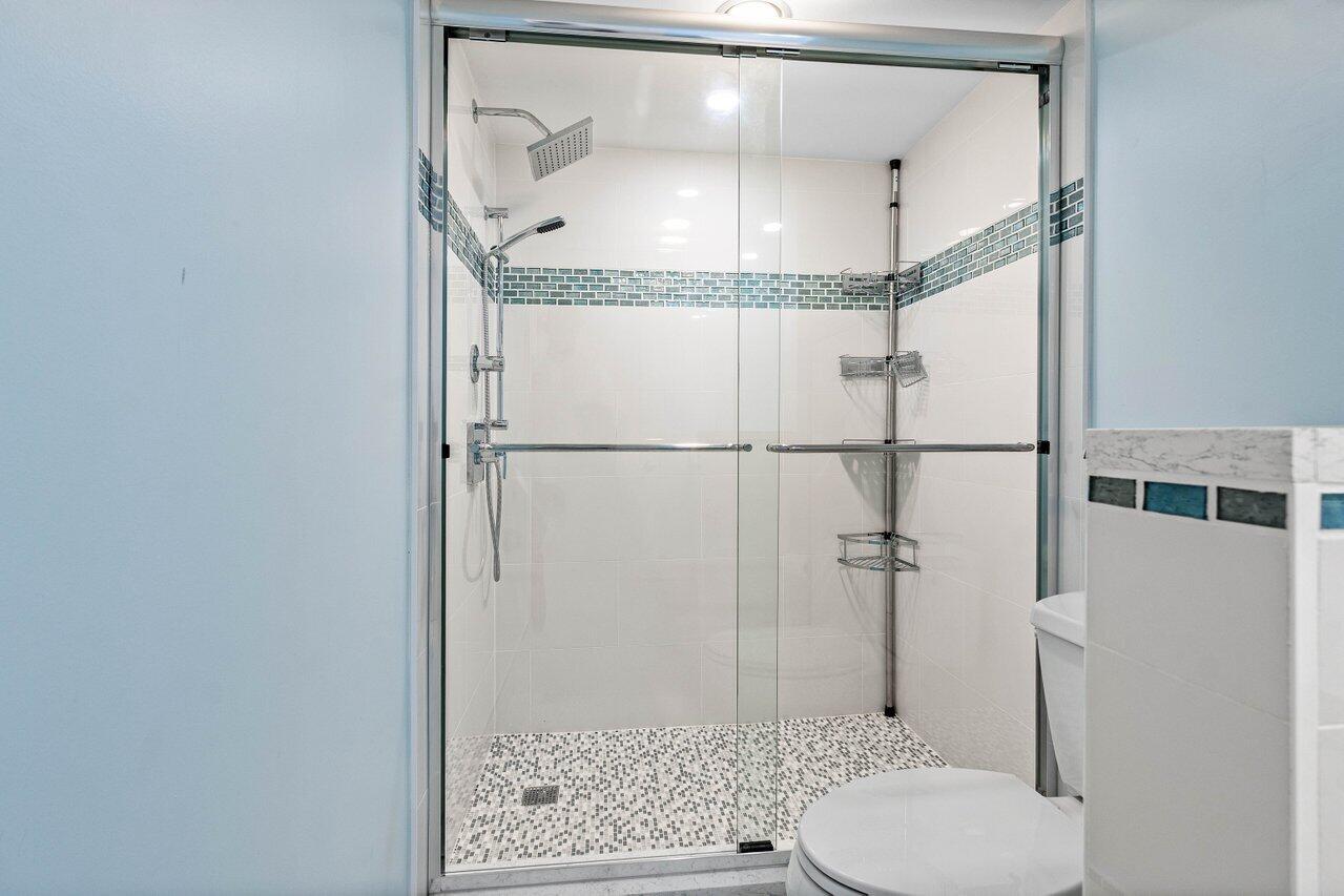 ENVOY CONDO - Residential