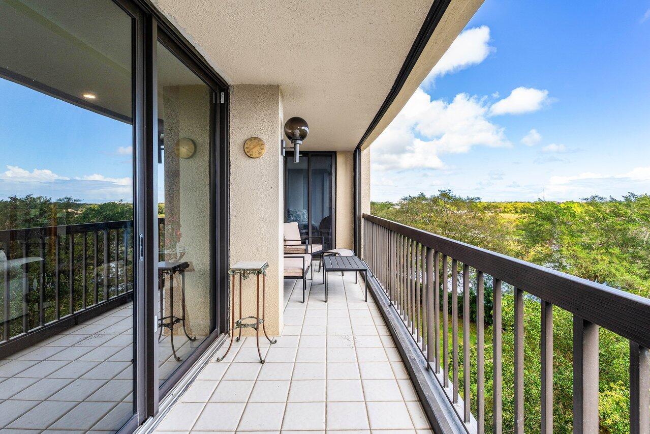 ENVOY CONDO - Residential