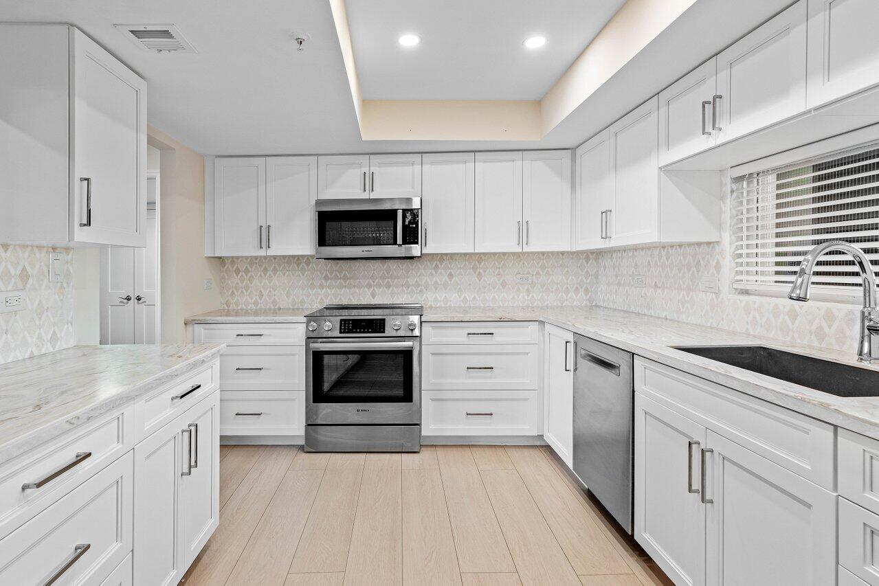 ENVOY CONDO - Residential