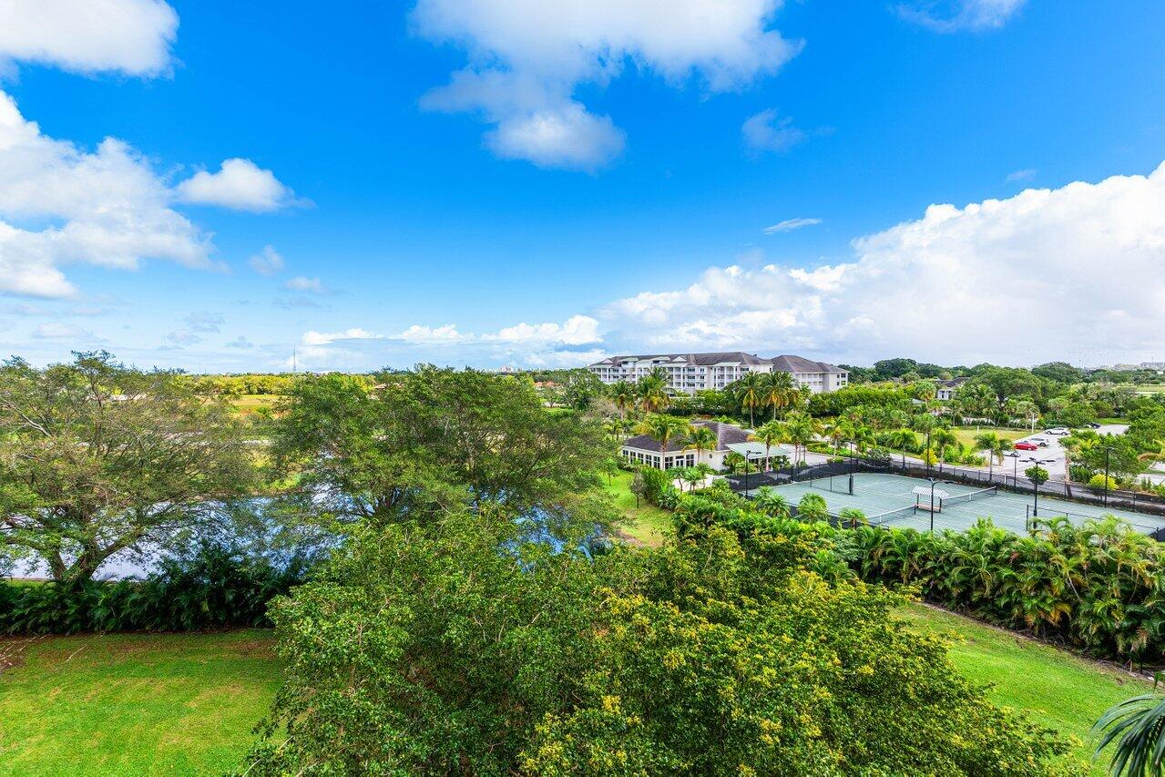 ENVOY CONDO - Residential