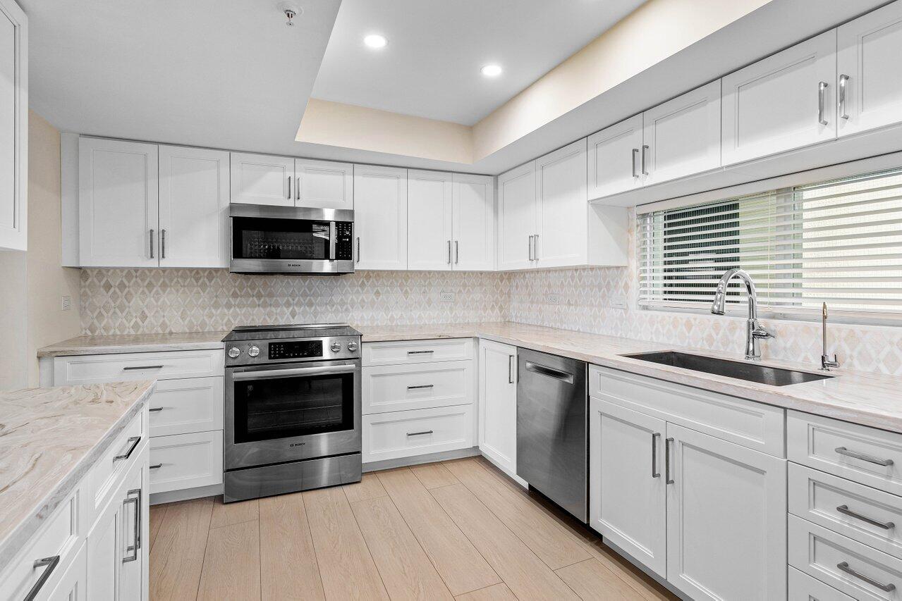 ENVOY CONDO - Residential