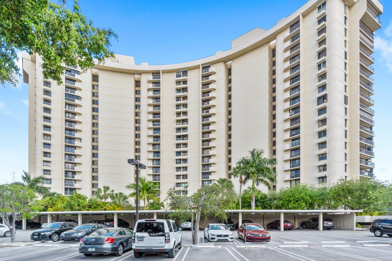 ENVOY CONDO - Residential