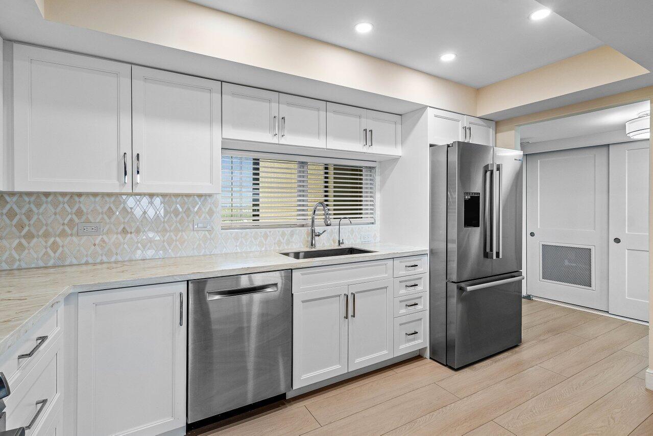 ENVOY CONDO - Residential