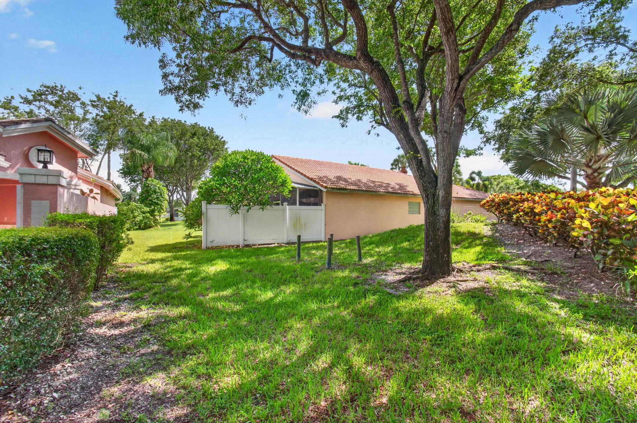 CORAL LAKES - Residential