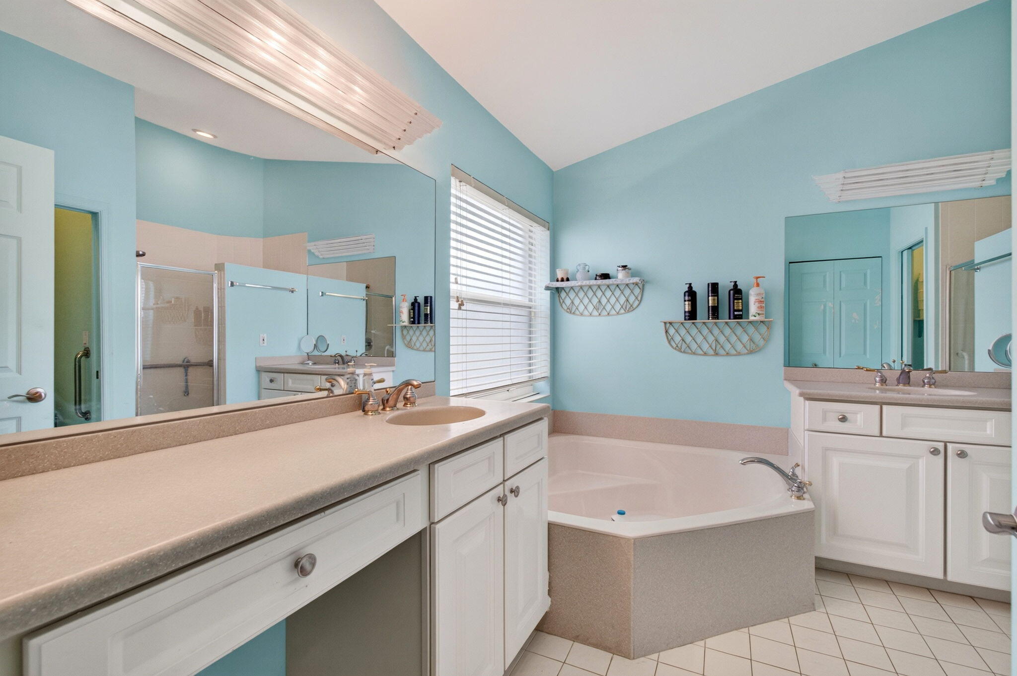 CORAL LAKES - Residential