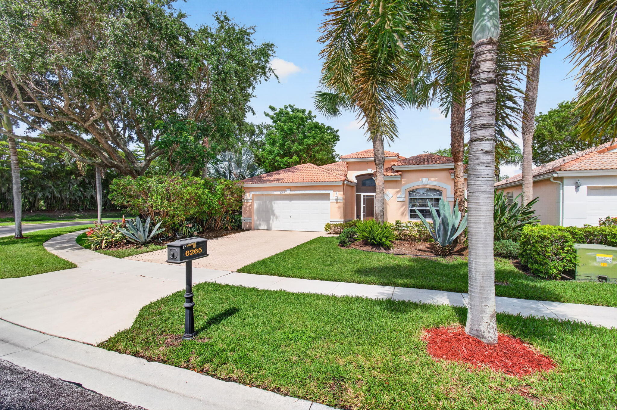 CORAL LAKES - Residential