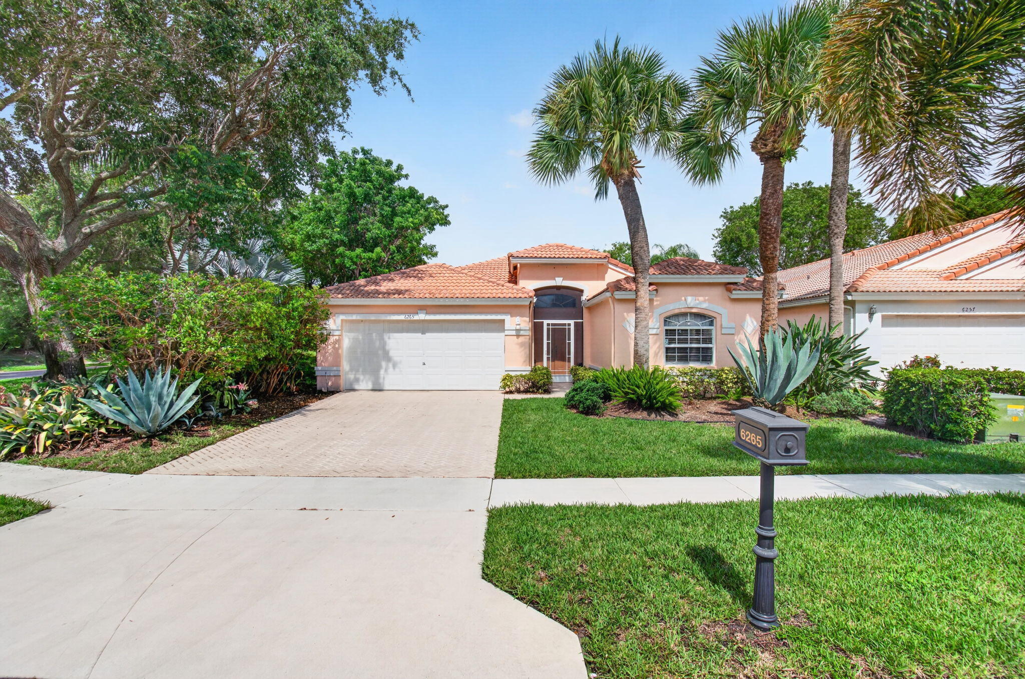 CORAL LAKES - Residential