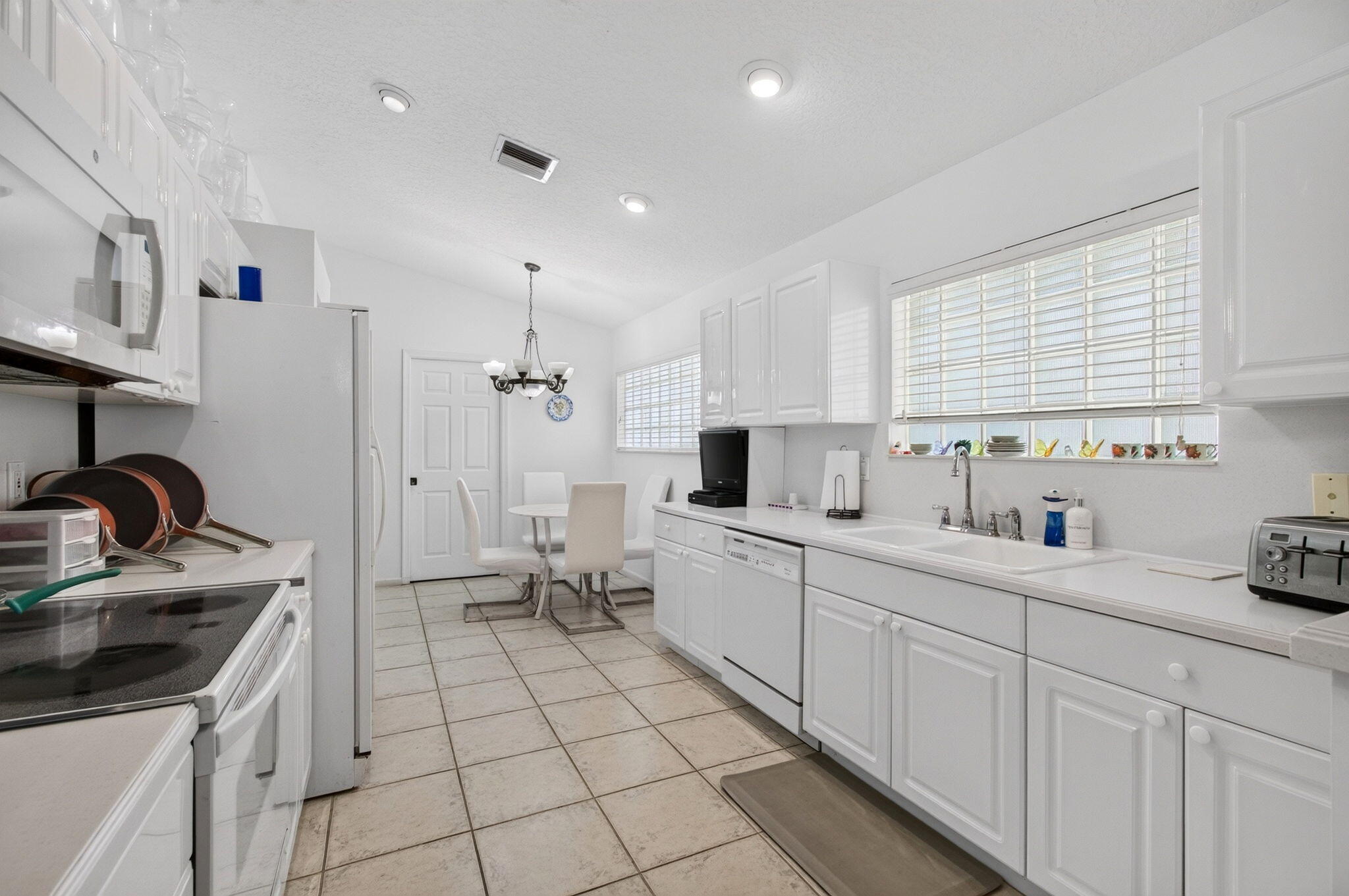 CORAL LAKES - Residential