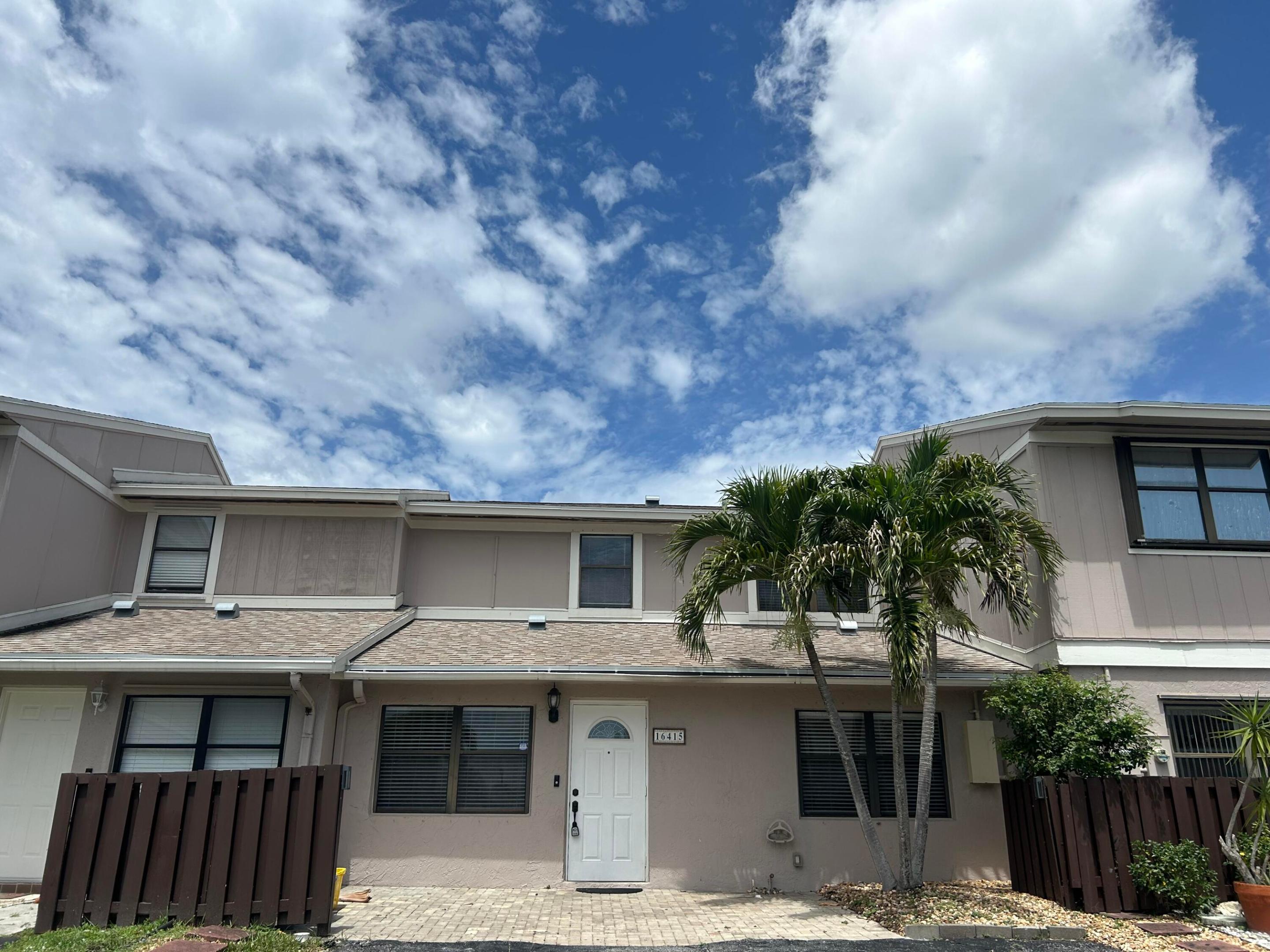 COUNTRY LAKE - Residential Lease