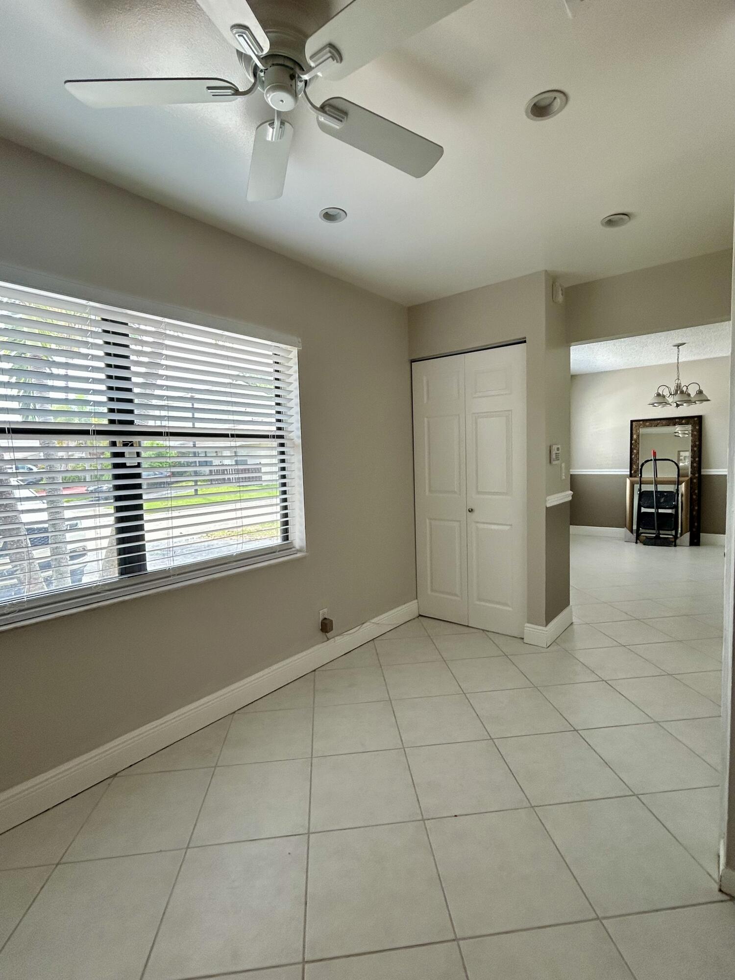 COUNTRY LAKE - Residential Lease