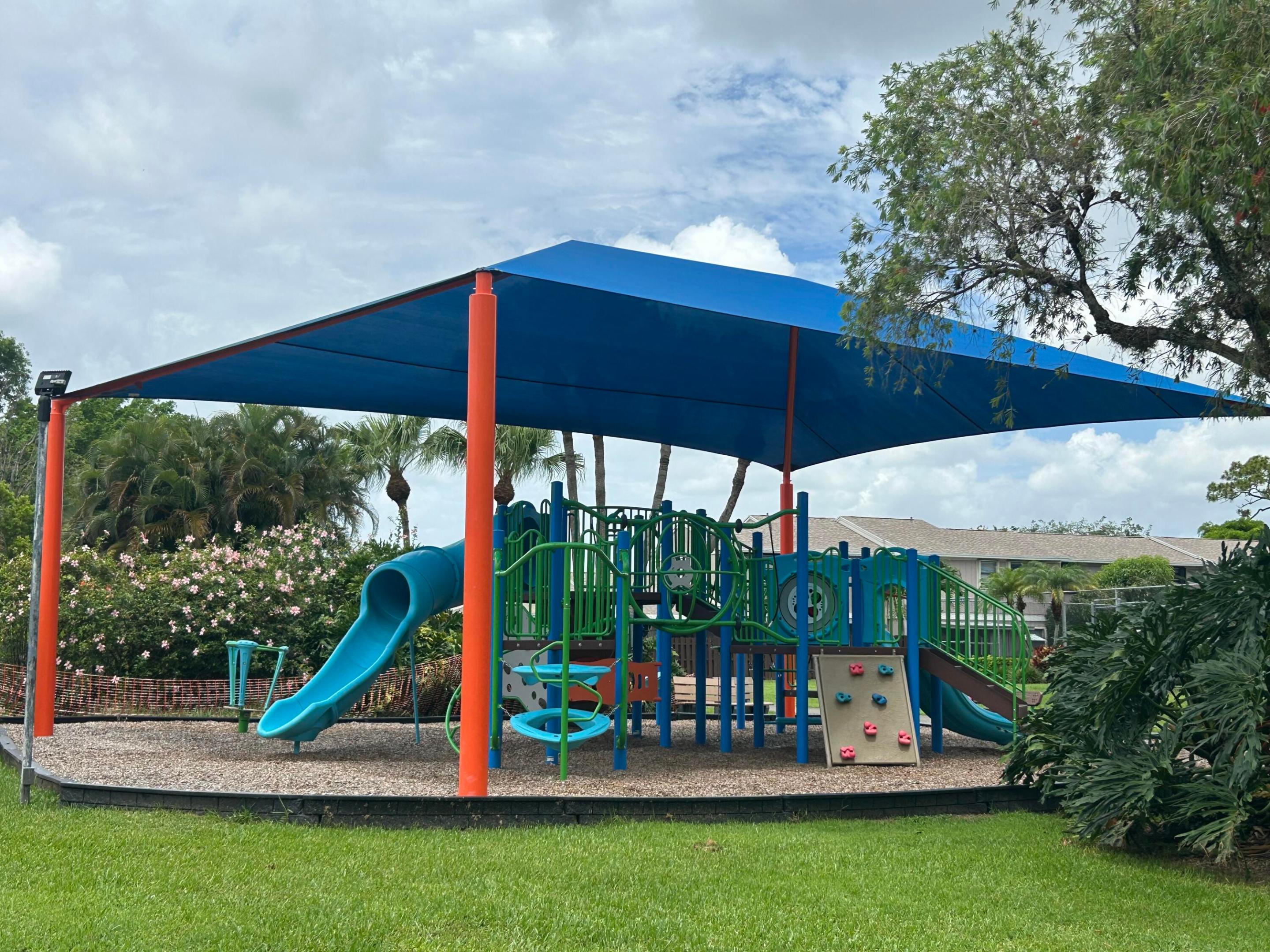 COUNTRY LAKE - Residential Lease